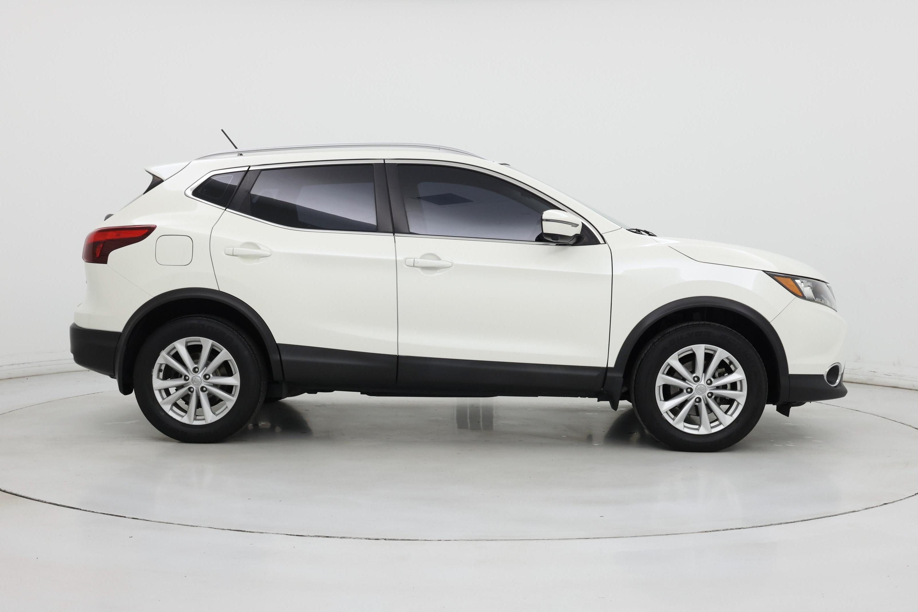 Thumbnail: 2017 Nissan Rogue Sport - 7