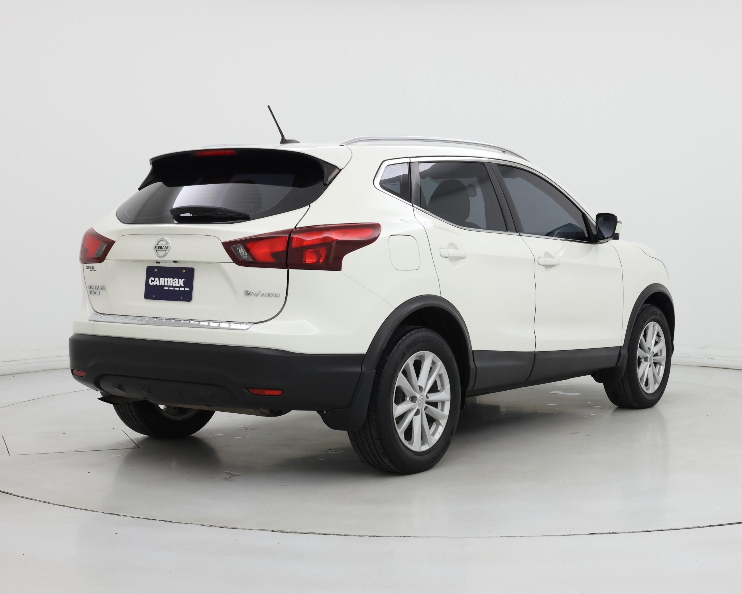 Thumbnail: 2017 Nissan Rogue Sport - 8