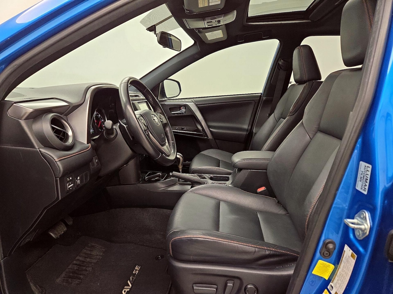 2016 Toyota RAV4 SE - Photo 12