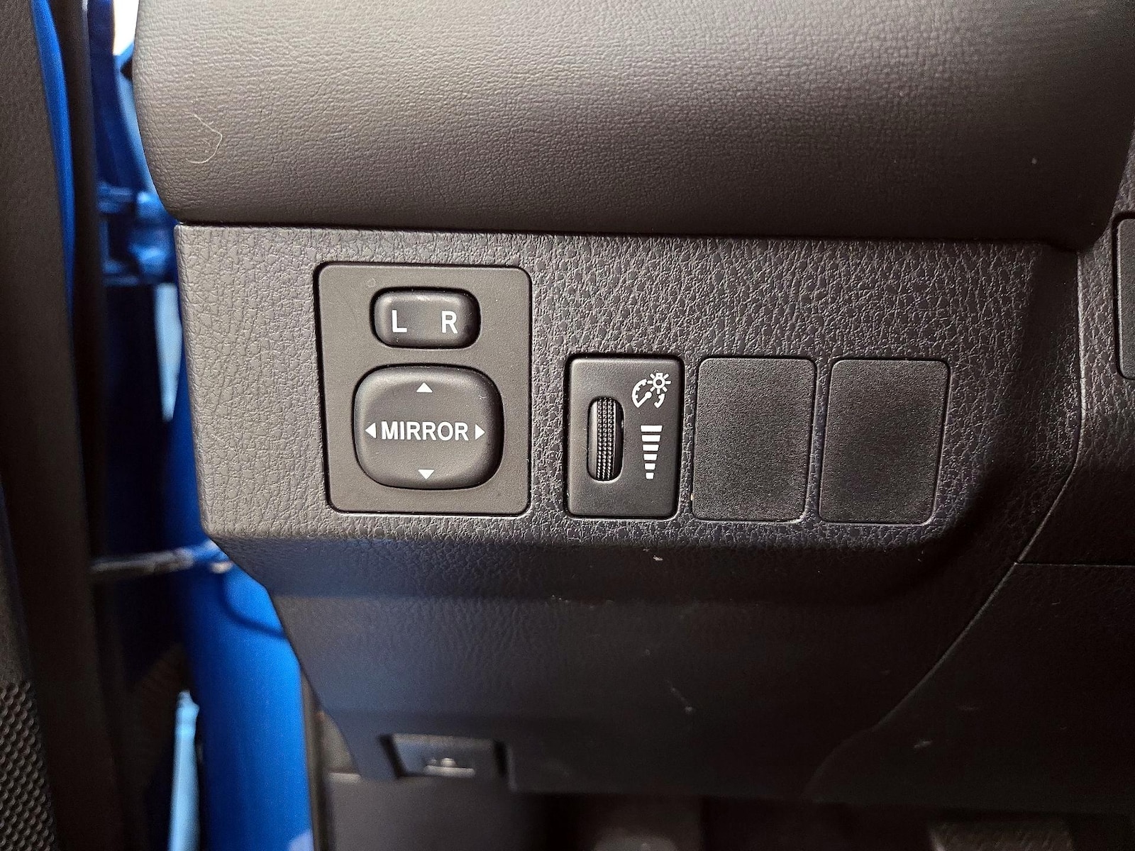 2016 Toyota RAV4 SE - Photo 14