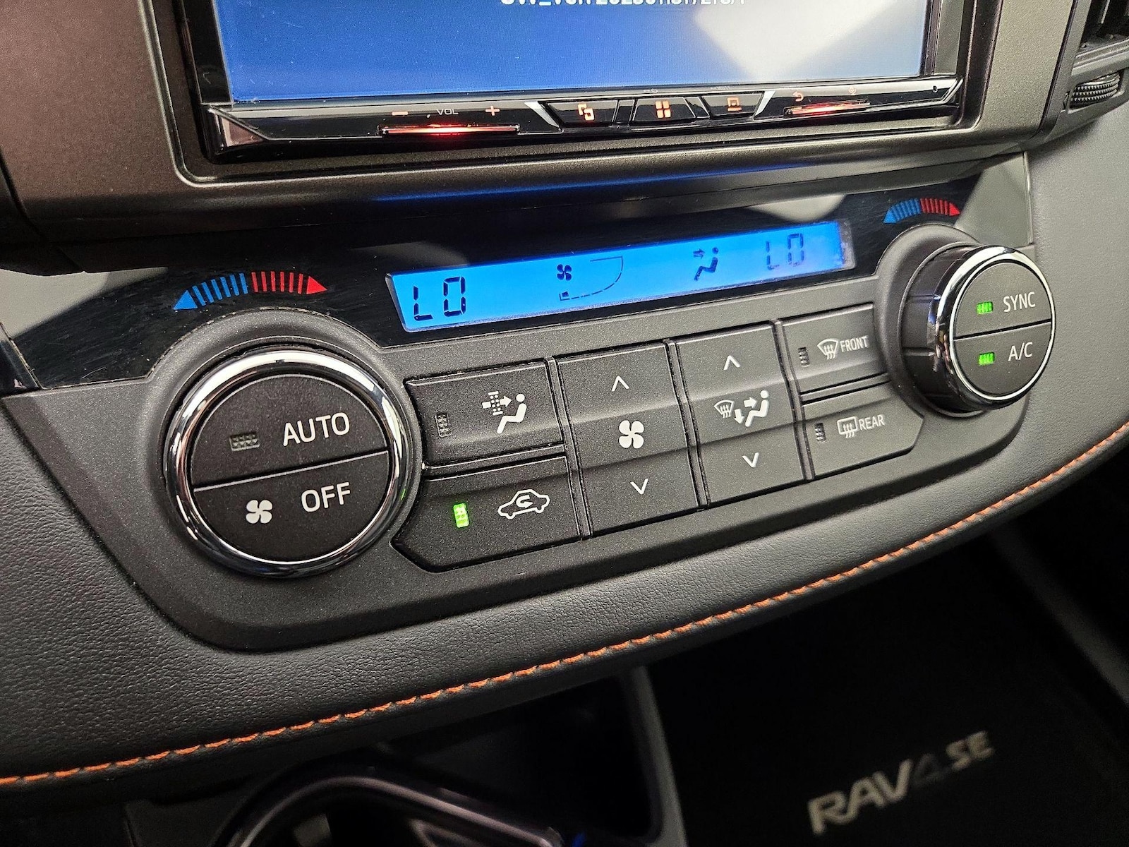 2016 Toyota RAV4 SE - Photo 17