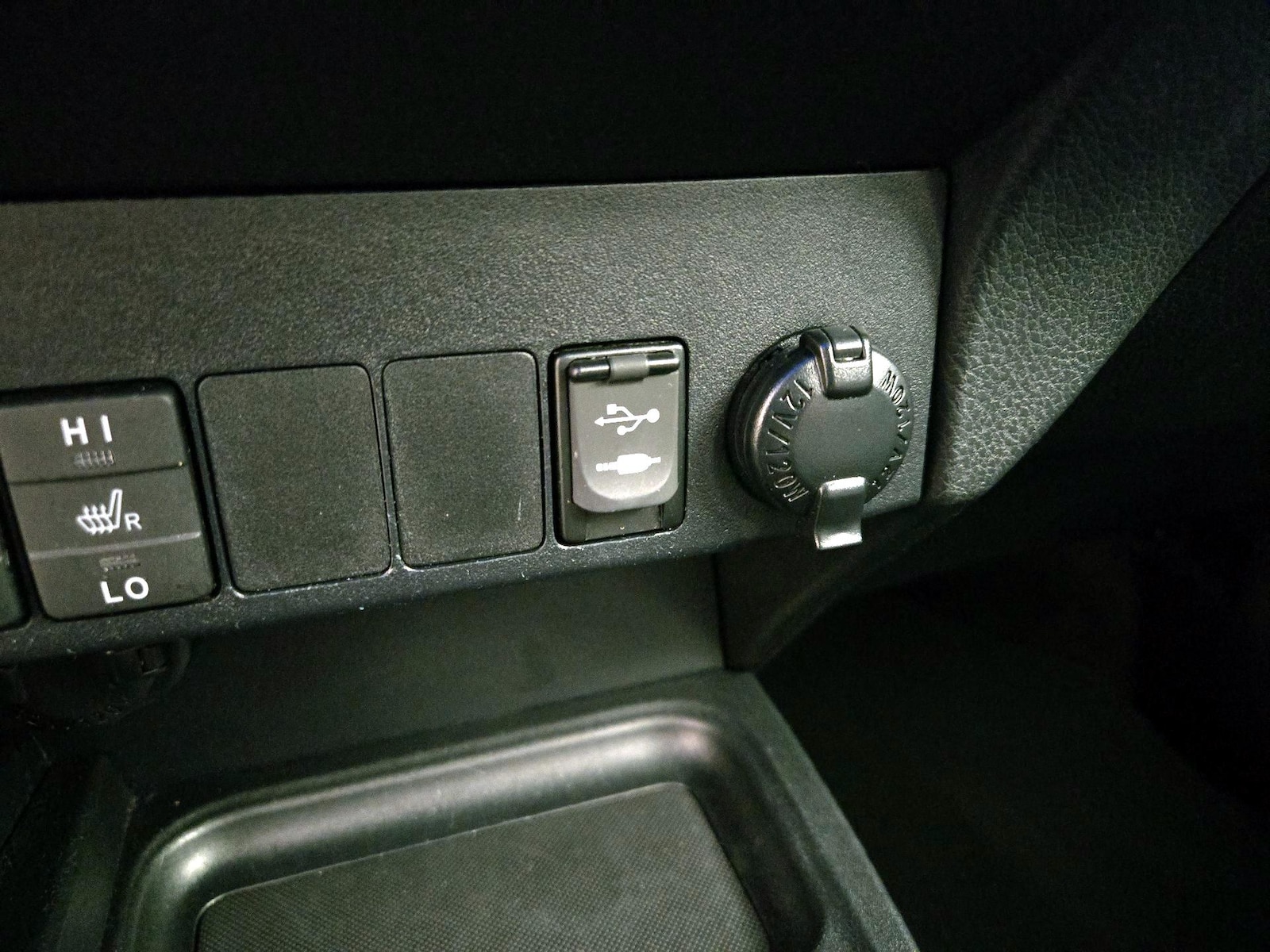 2016 Toyota RAV4 SE - Photo 19