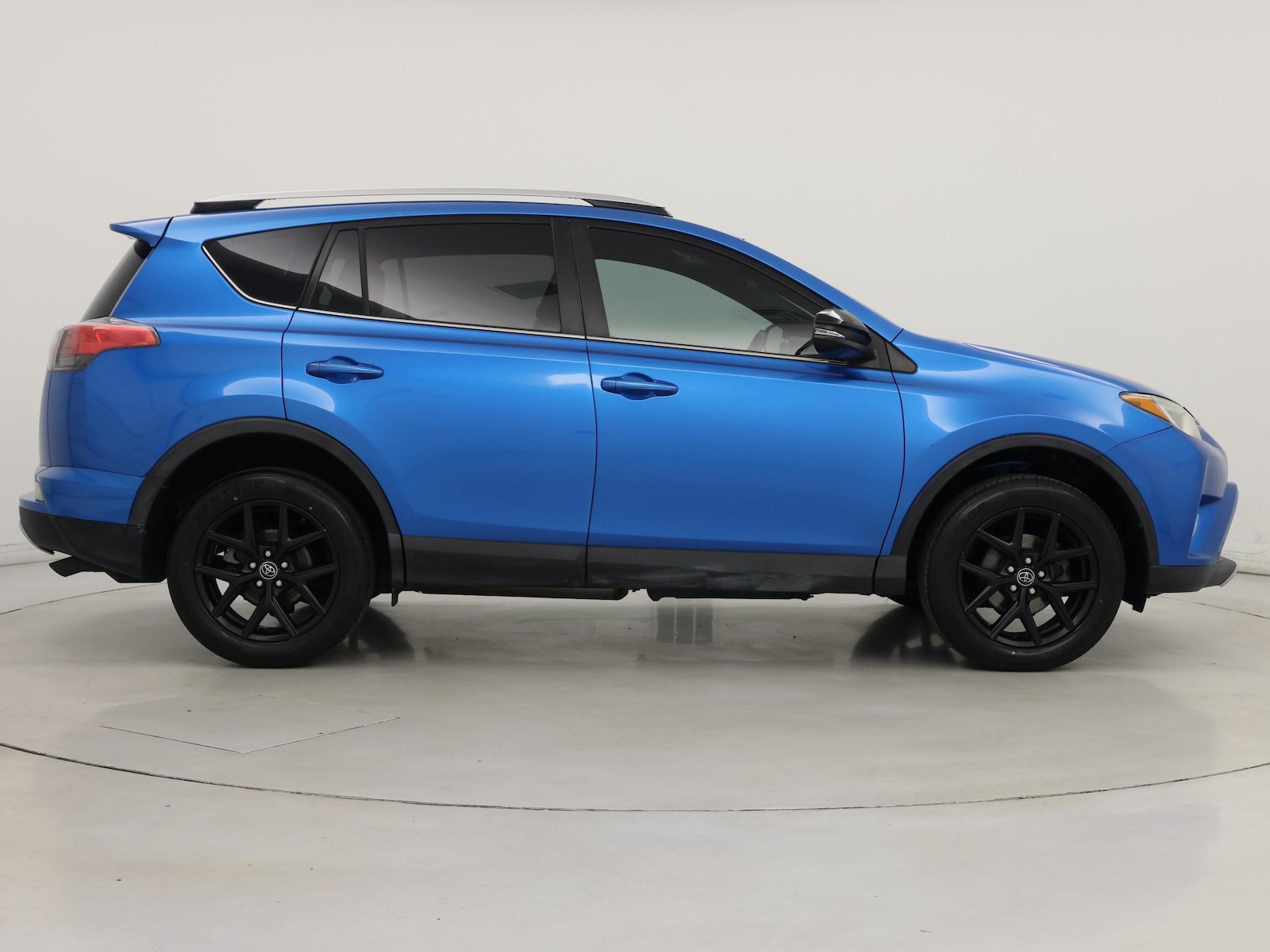 2016 Toyota RAV4 SE - Photo 8