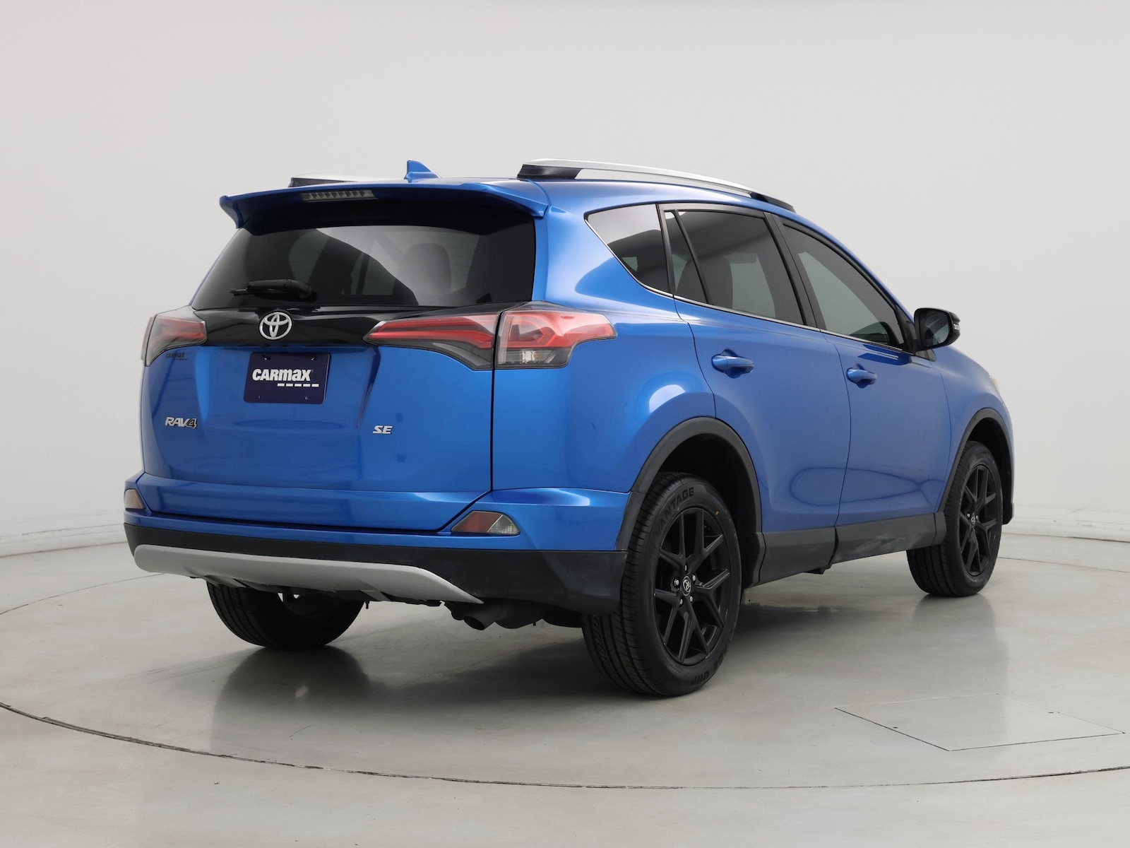 2016 Toyota RAV4 SE - Photo 9