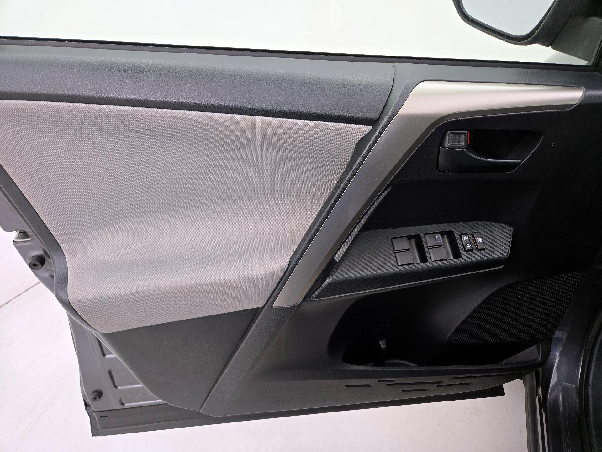 Thumbnail: 2014 Toyota RAV4 - 12