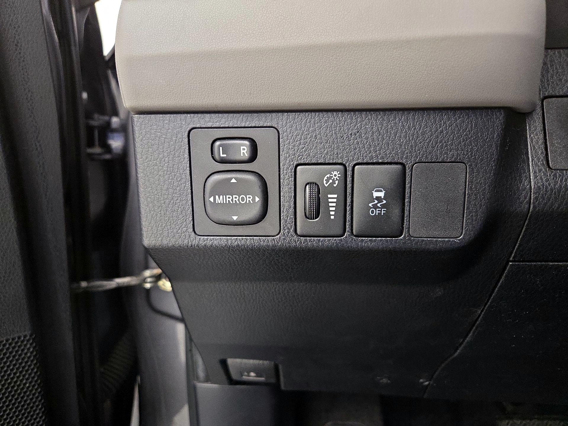 Thumbnail: 2014 Toyota RAV4 - 13