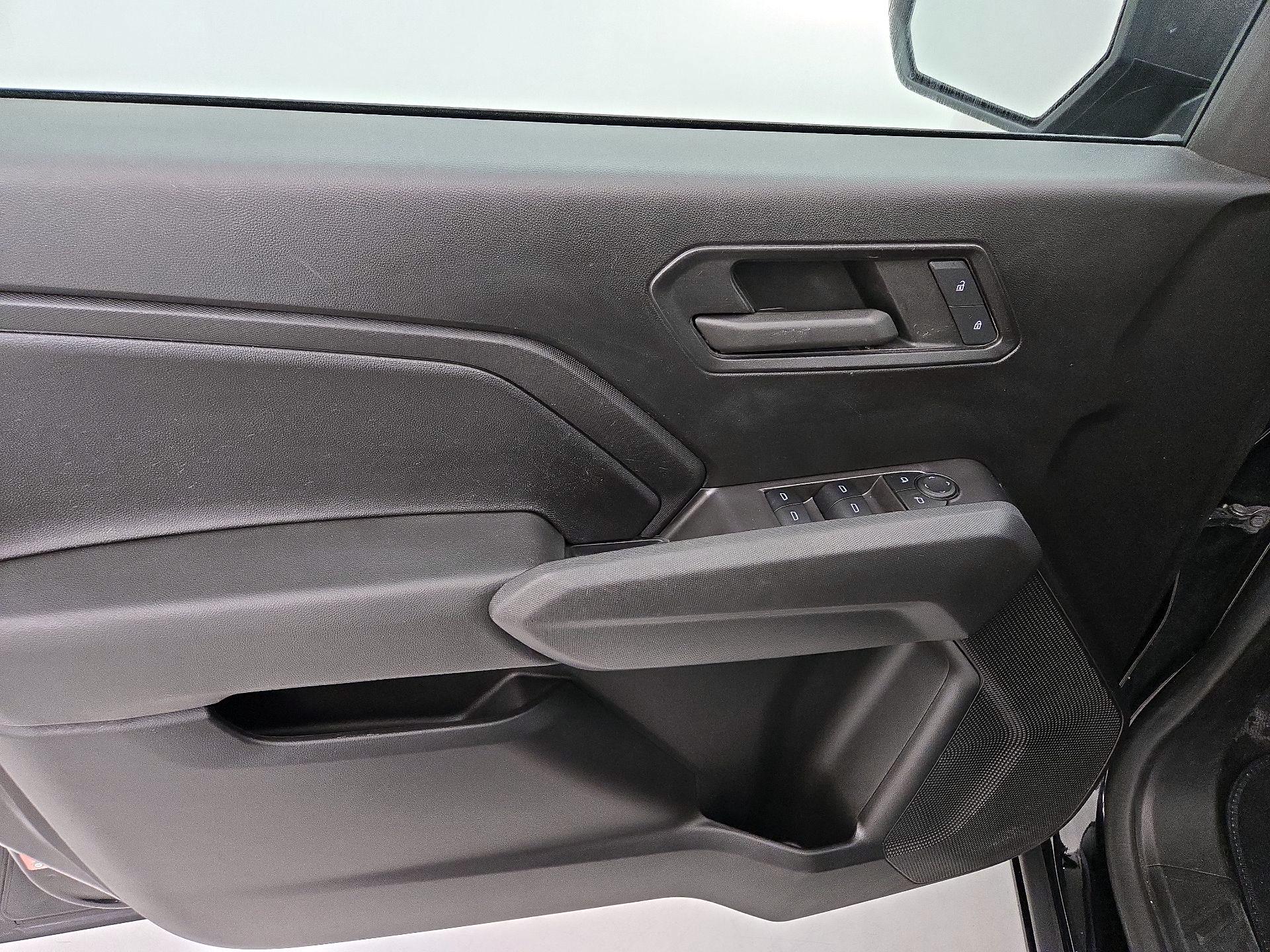 Thumbnail: 2023 Chevrolet Colorado - 12