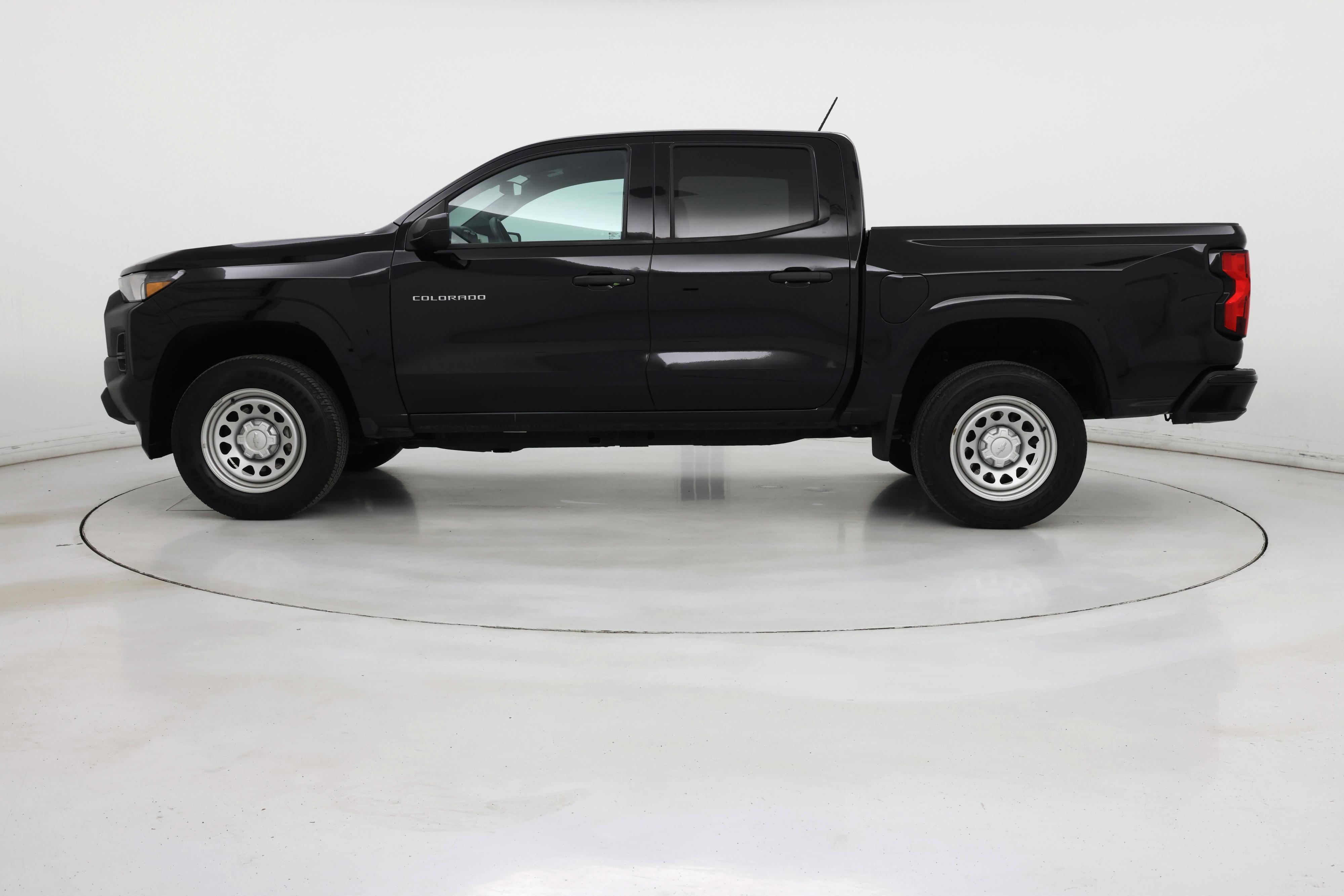 Thumbnail: 2023 Chevrolet Colorado - 3