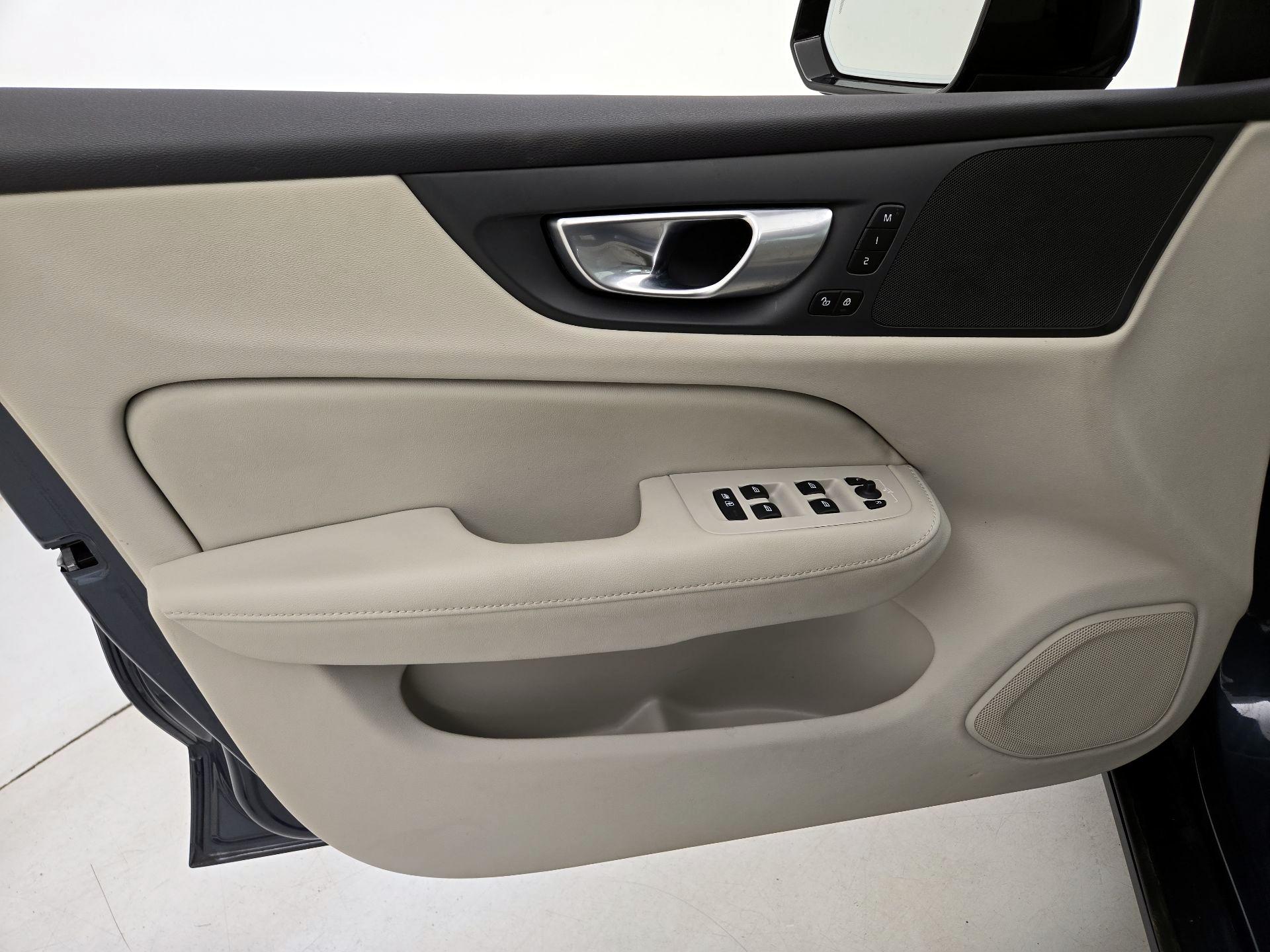 Thumbnail: 2023 Volvo S60 - 12