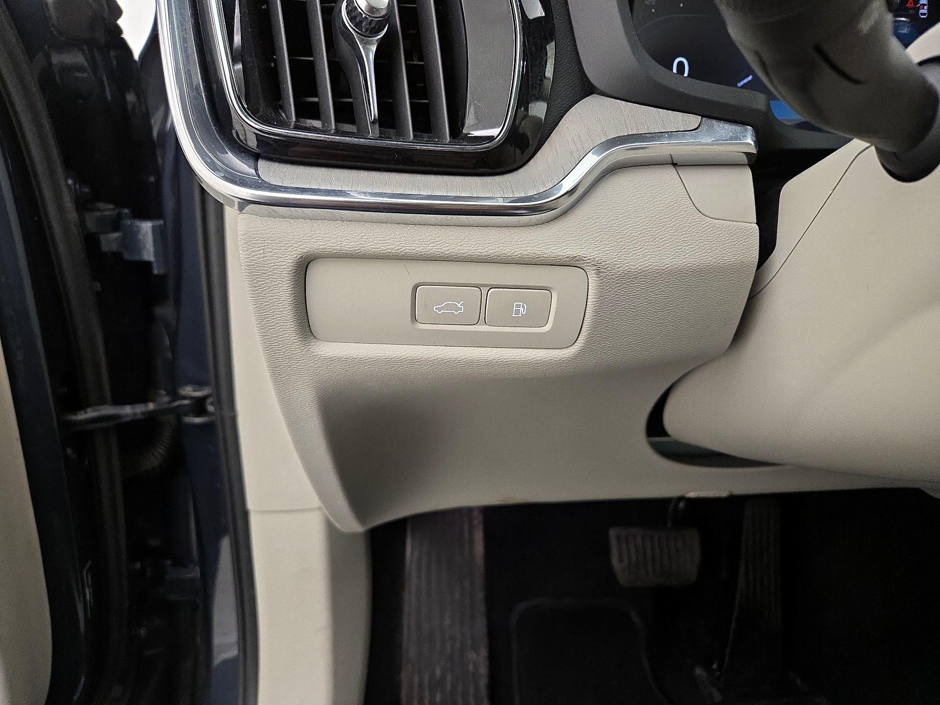 Thumbnail: 2023 Volvo S60 - 13