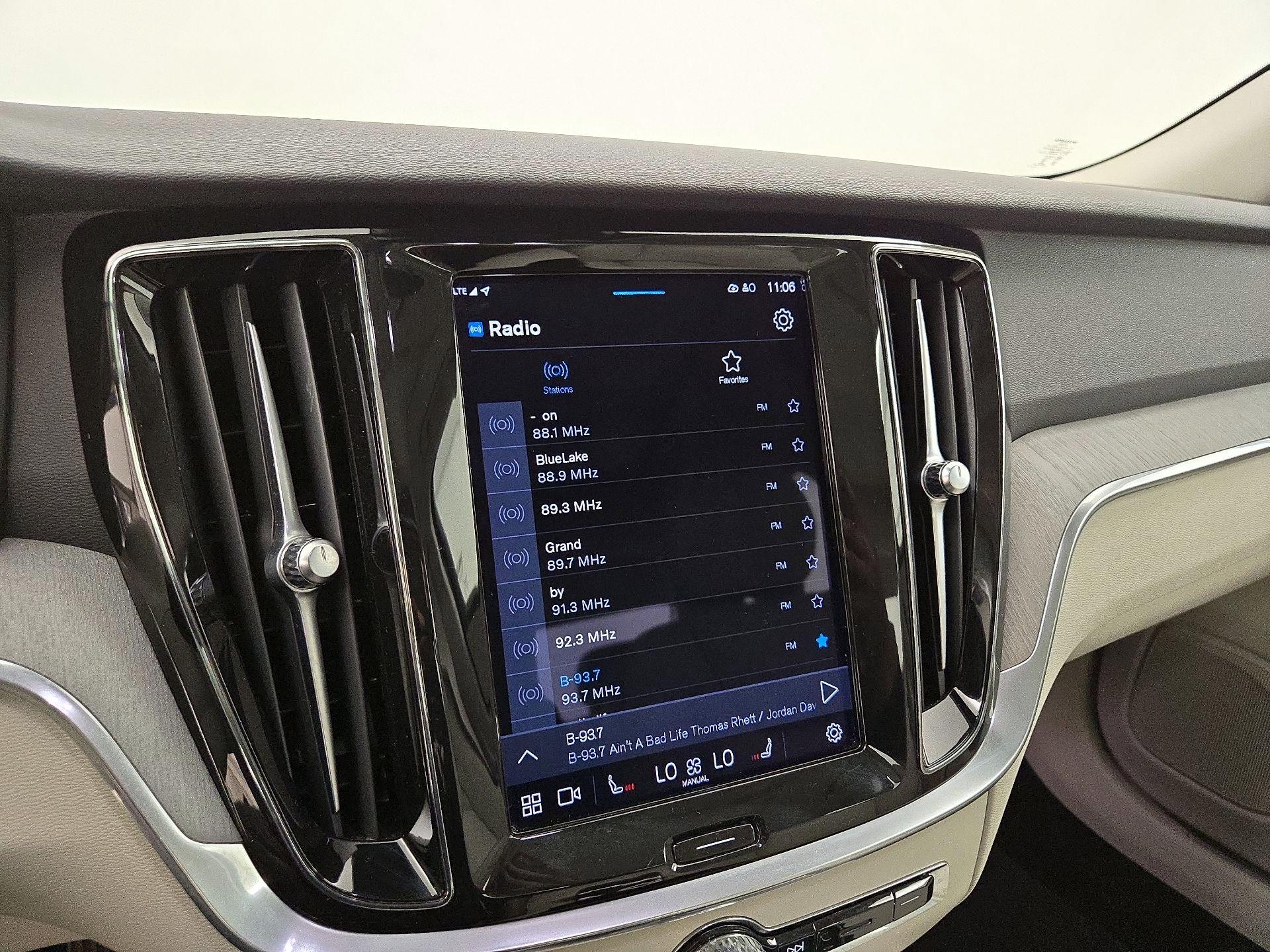 Thumbnail: 2023 Volvo S60 - 16