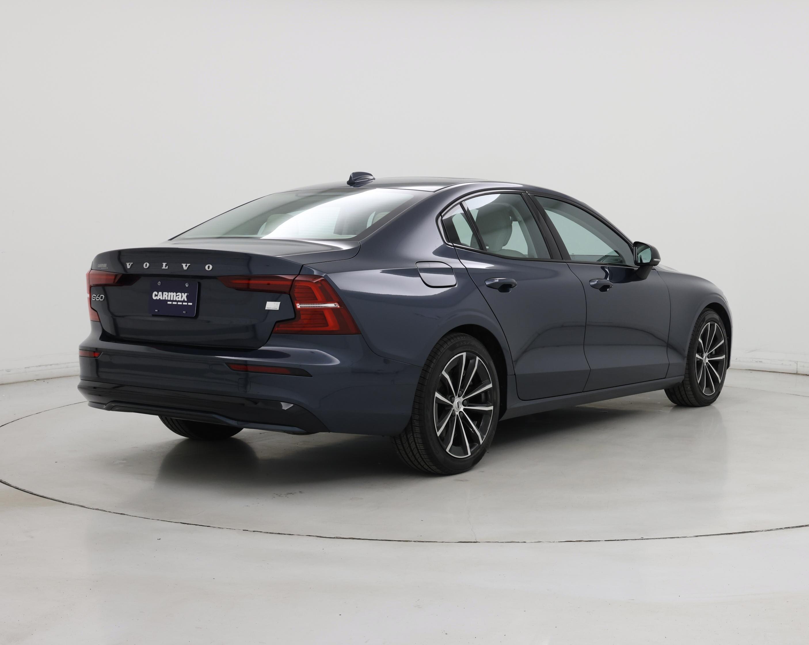 Thumbnail: 2023 Volvo S60 - 8
