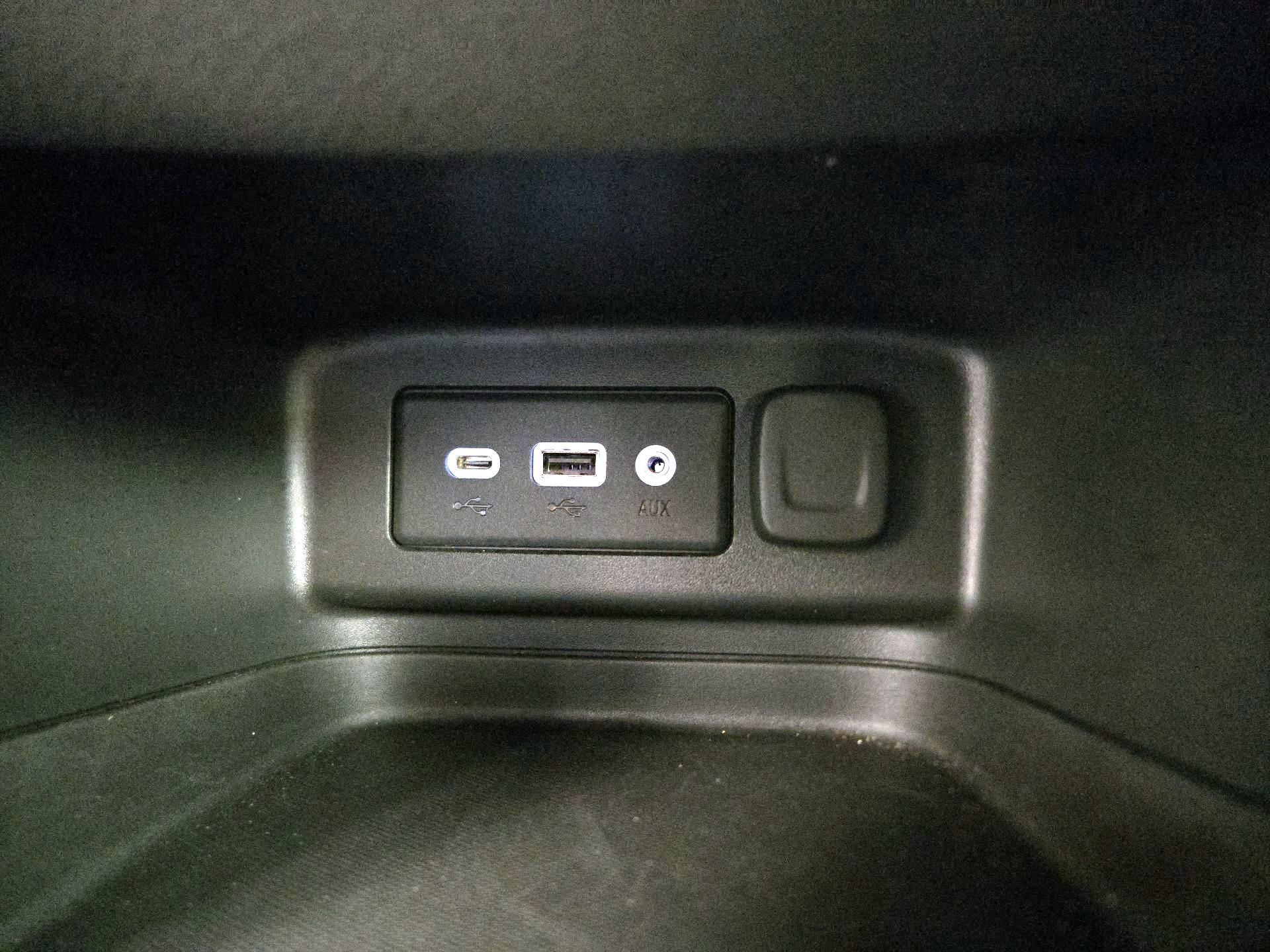 Thumbnail: 2020 Chevrolet Equinox - 18