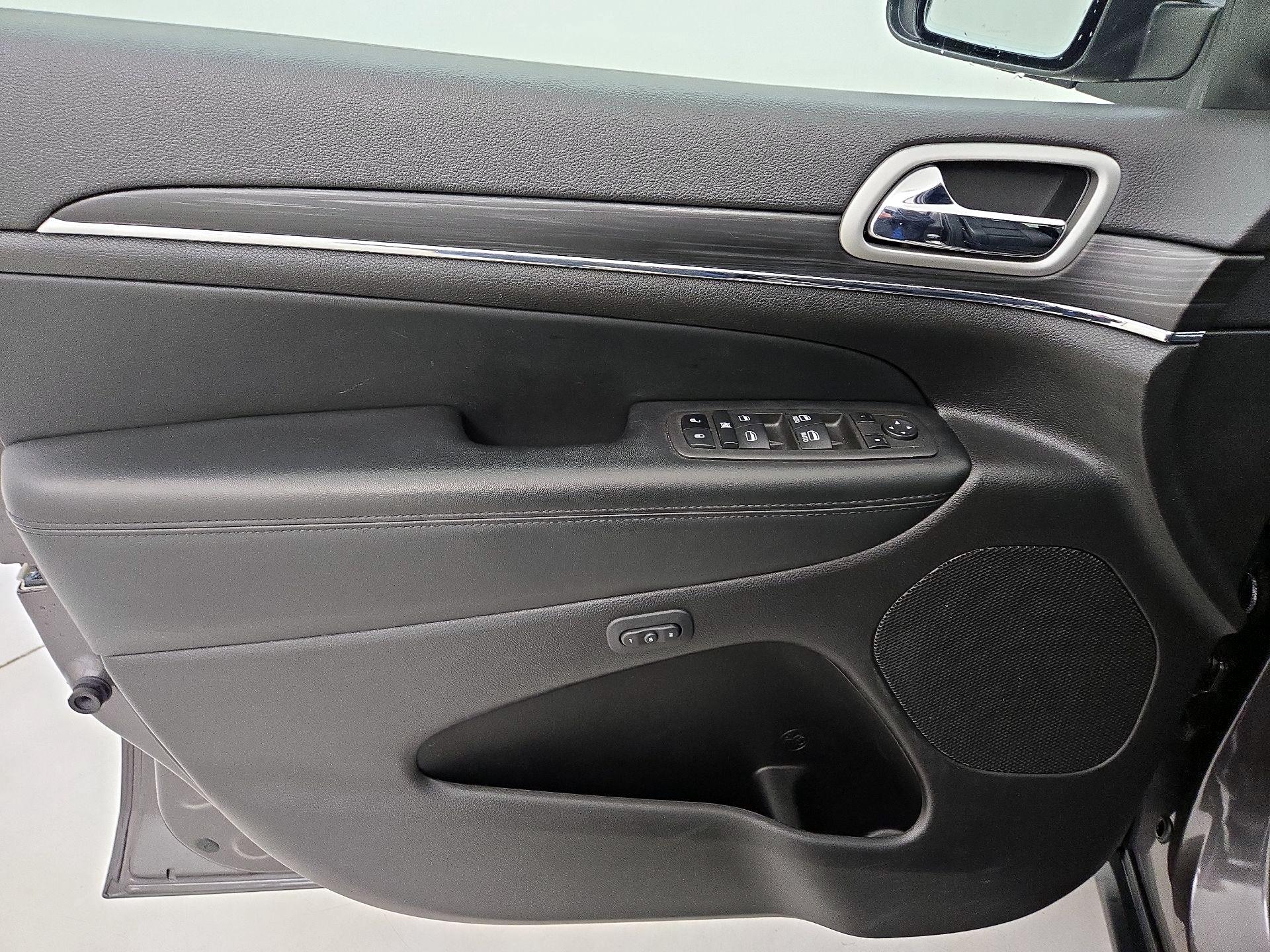 Thumbnail: 2021 Jeep Grand Cherokee - 12