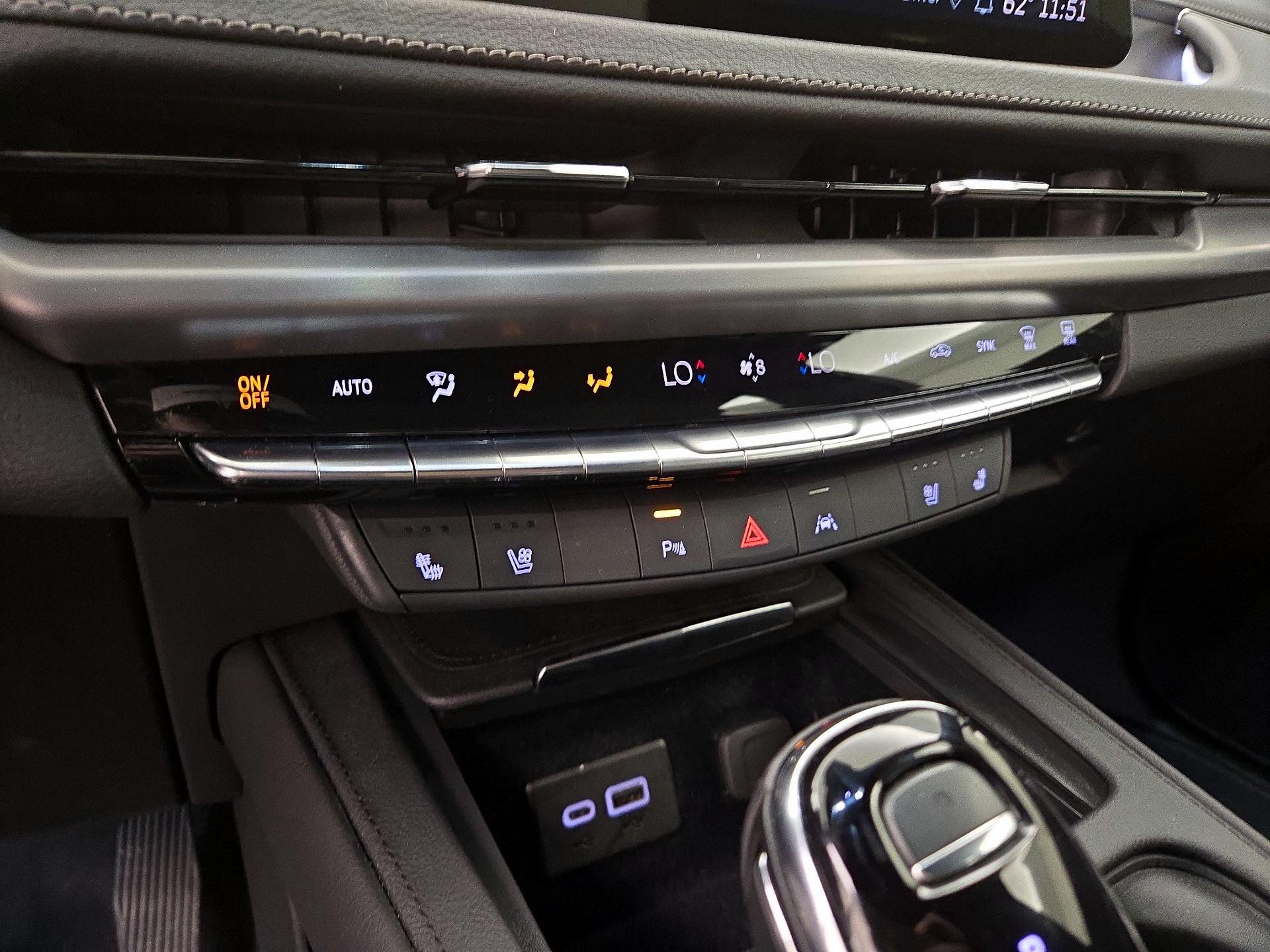 Thumbnail: 2024 Cadillac XT4 - 16