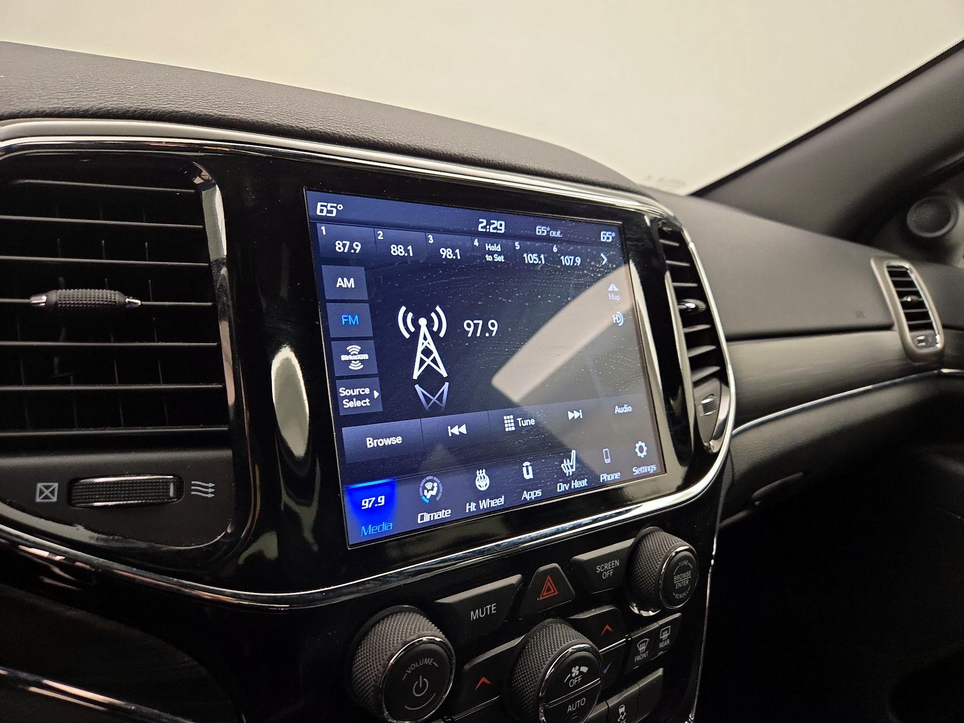 Thumbnail: 2020 Jeep Grand Cherokee - 16