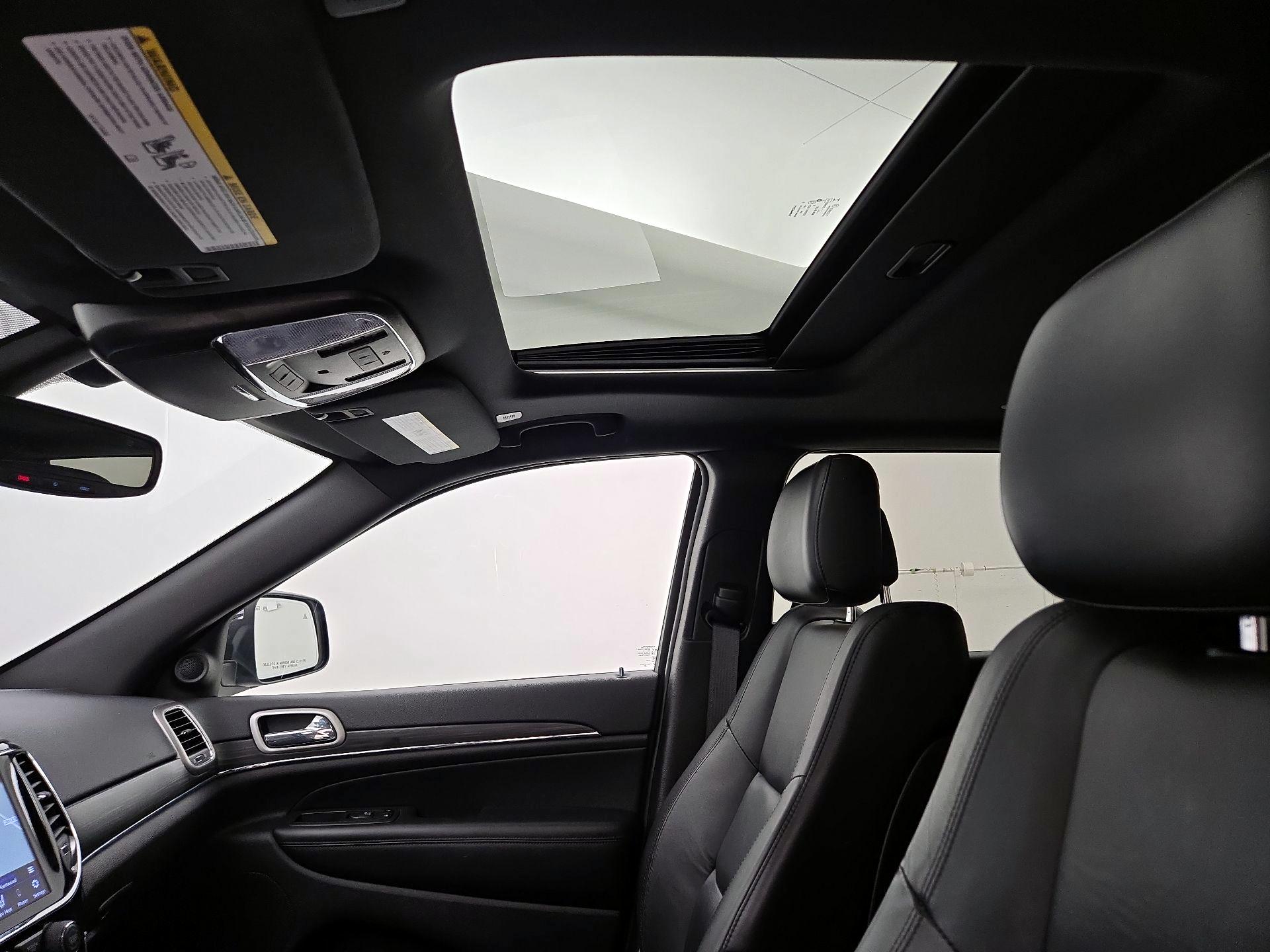 Thumbnail: 2020 Jeep Grand Cherokee - 20