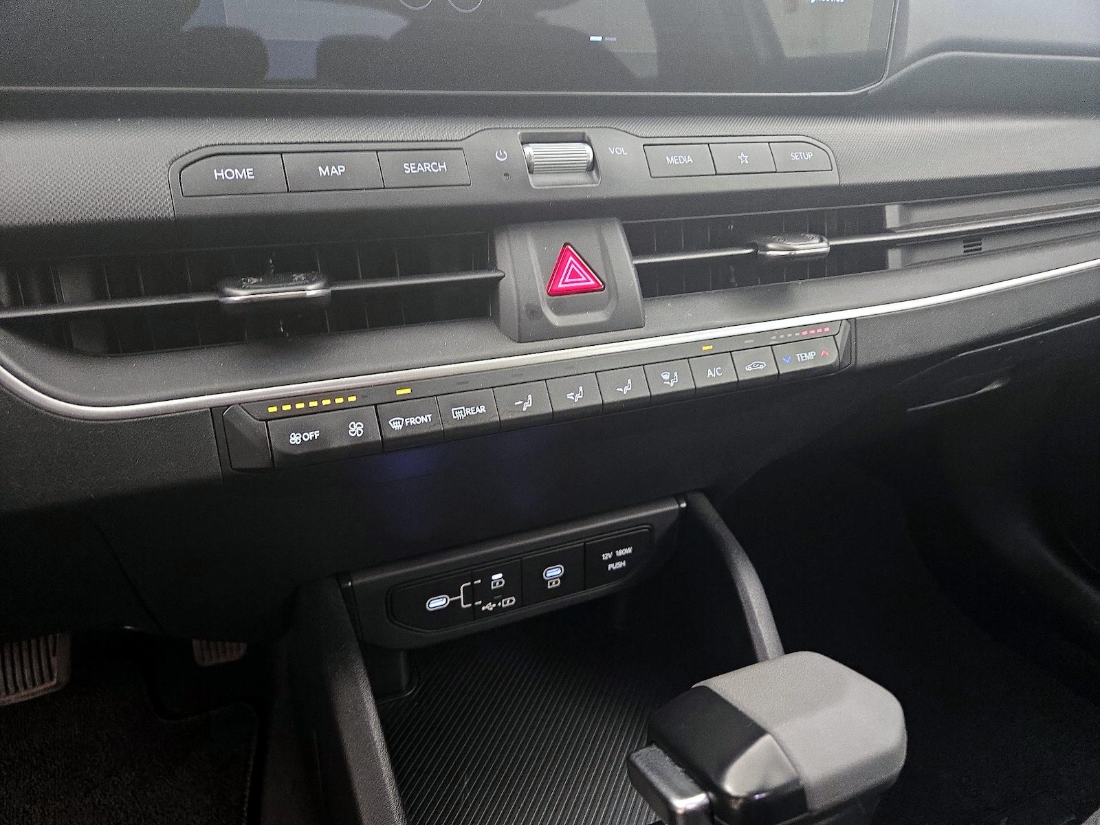 2025 Kia K4 LXS - Photo 17