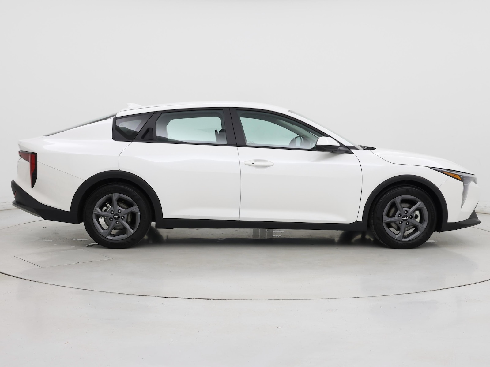 2025 Kia K4 LXS - Photo 8