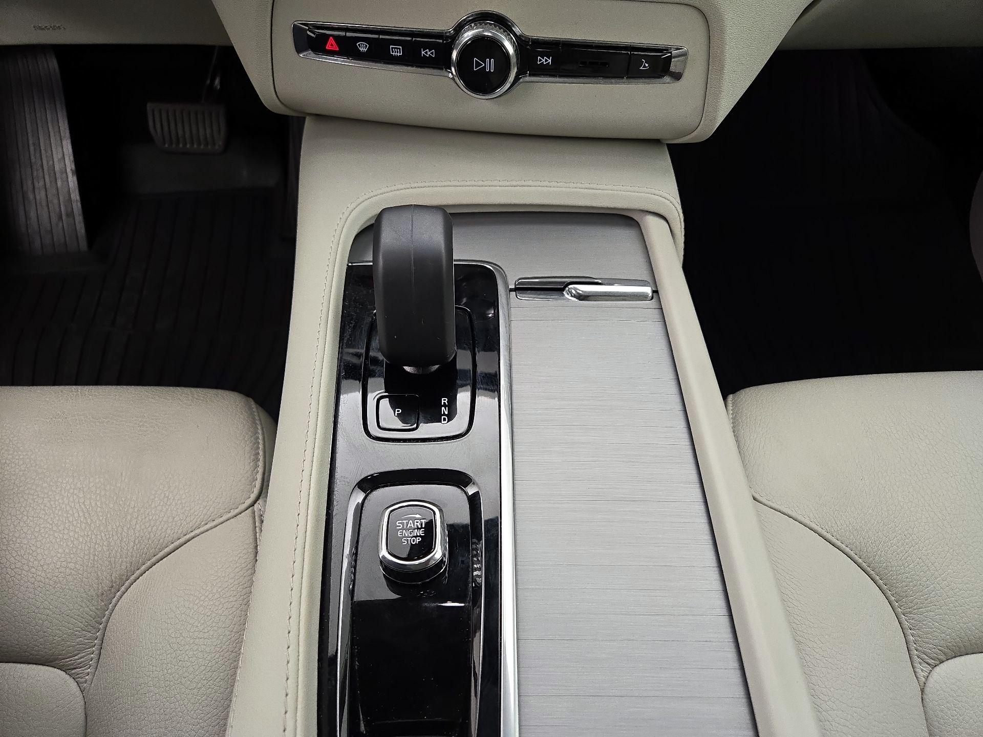 Thumbnail: 2023 Volvo XC90 - 18