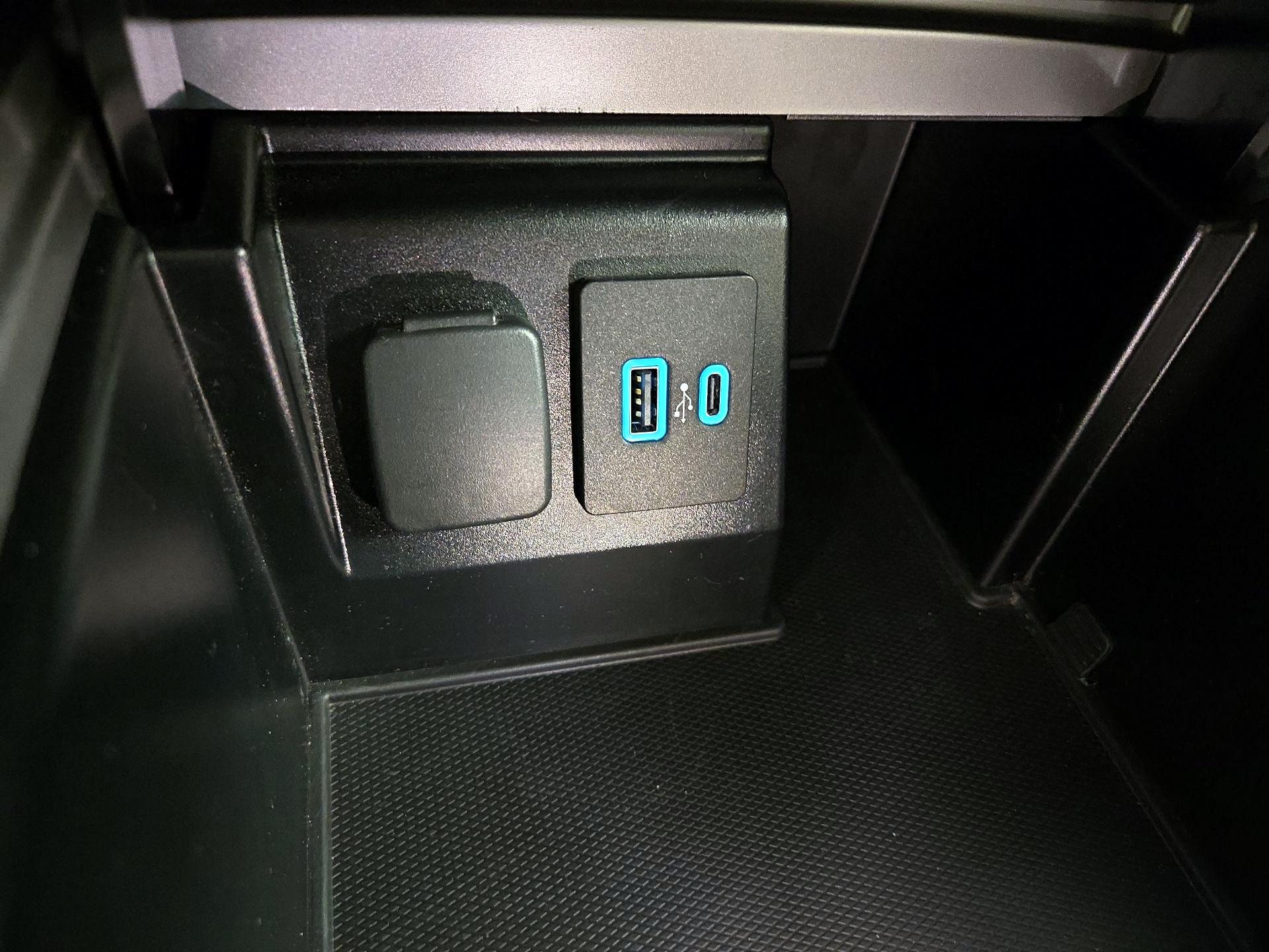 Thumbnail: 2020 Ford Explorer - 19