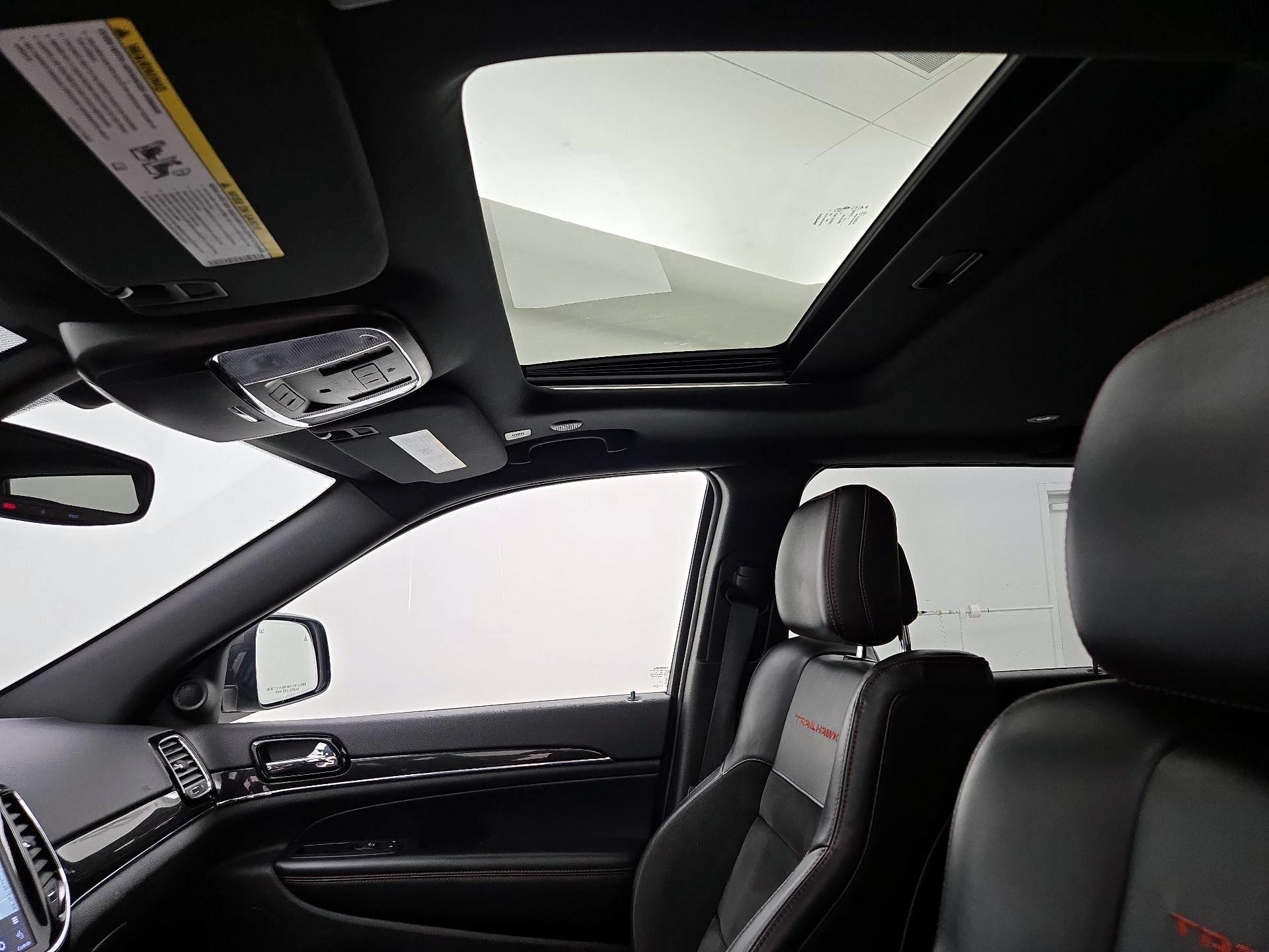 Thumbnail: 2020 Jeep Grand Cherokee - 20