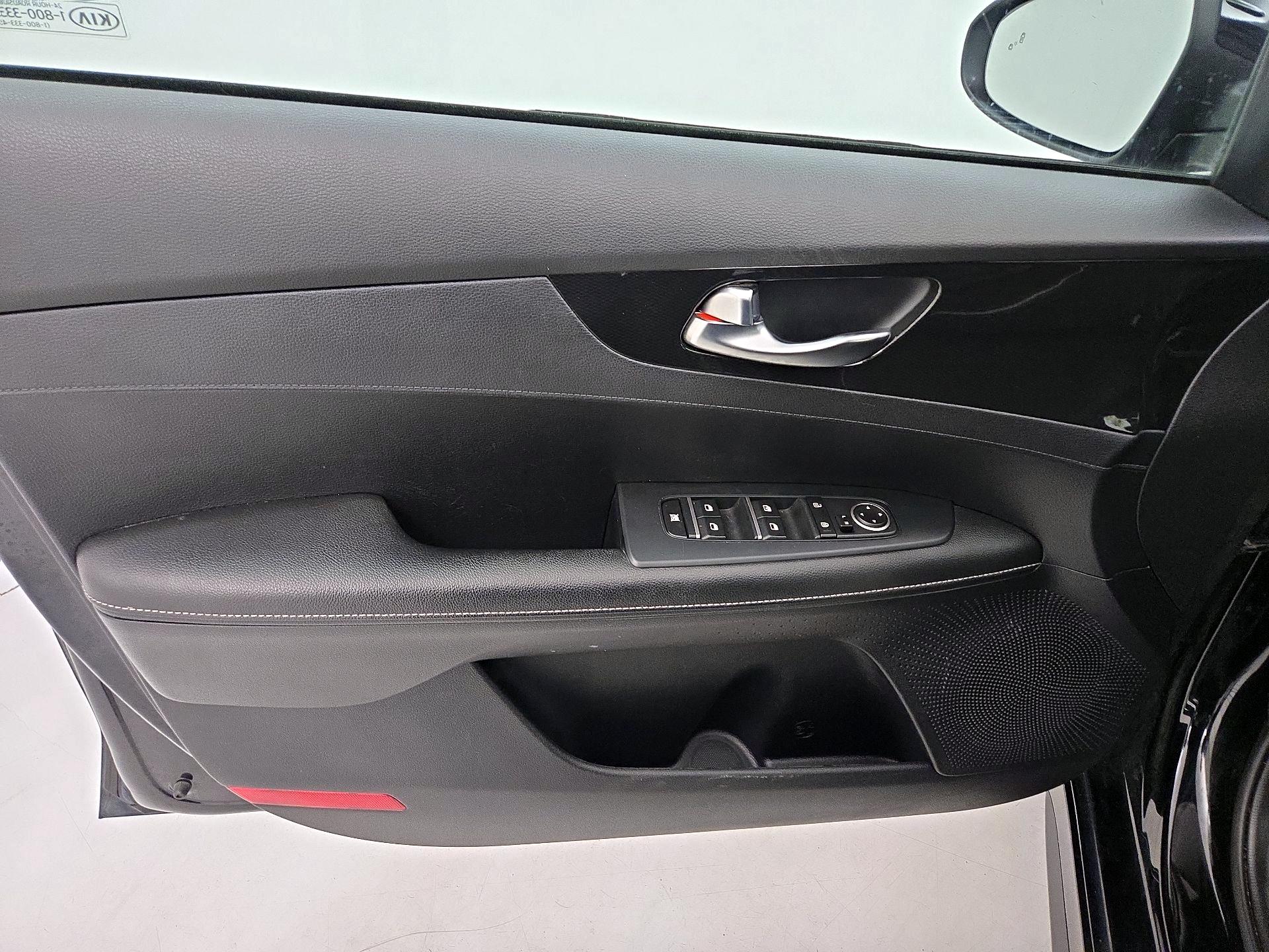 Thumbnail: 2020 Kia Forte - 12