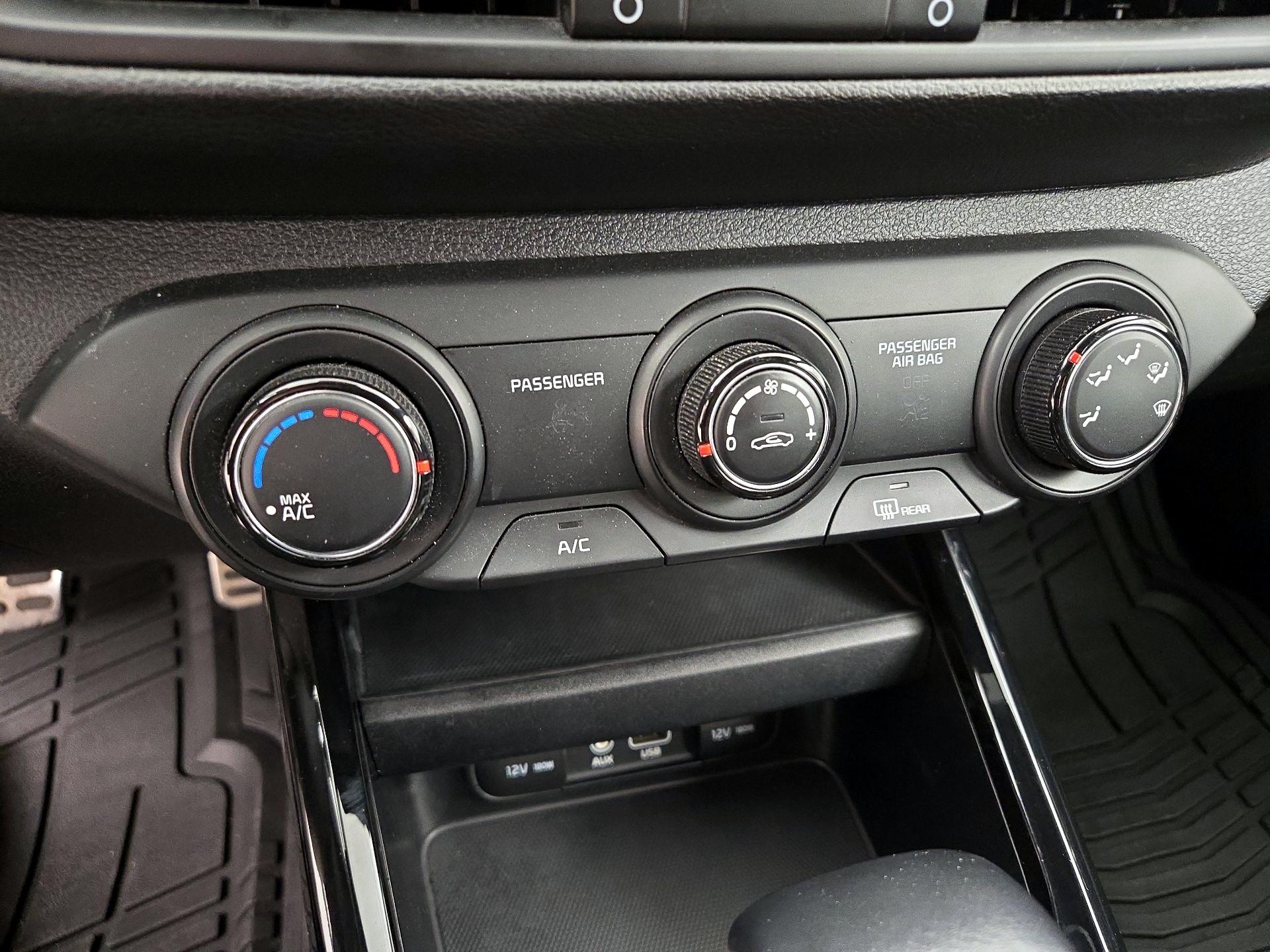 Thumbnail: 2020 Kia Forte - 16