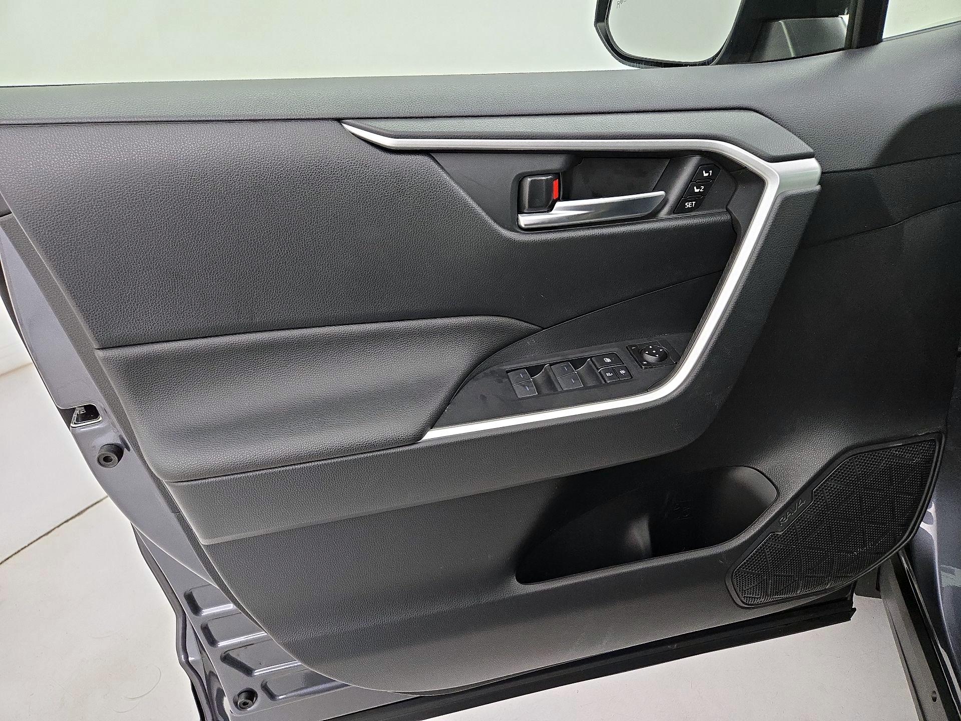 Thumbnail: 2025 Toyota RAV4 - 12