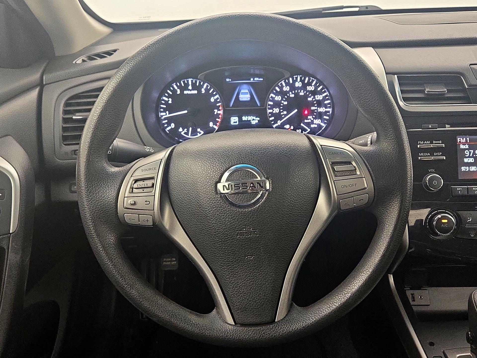 Thumbnail: 2015 Nissan Altima - 10