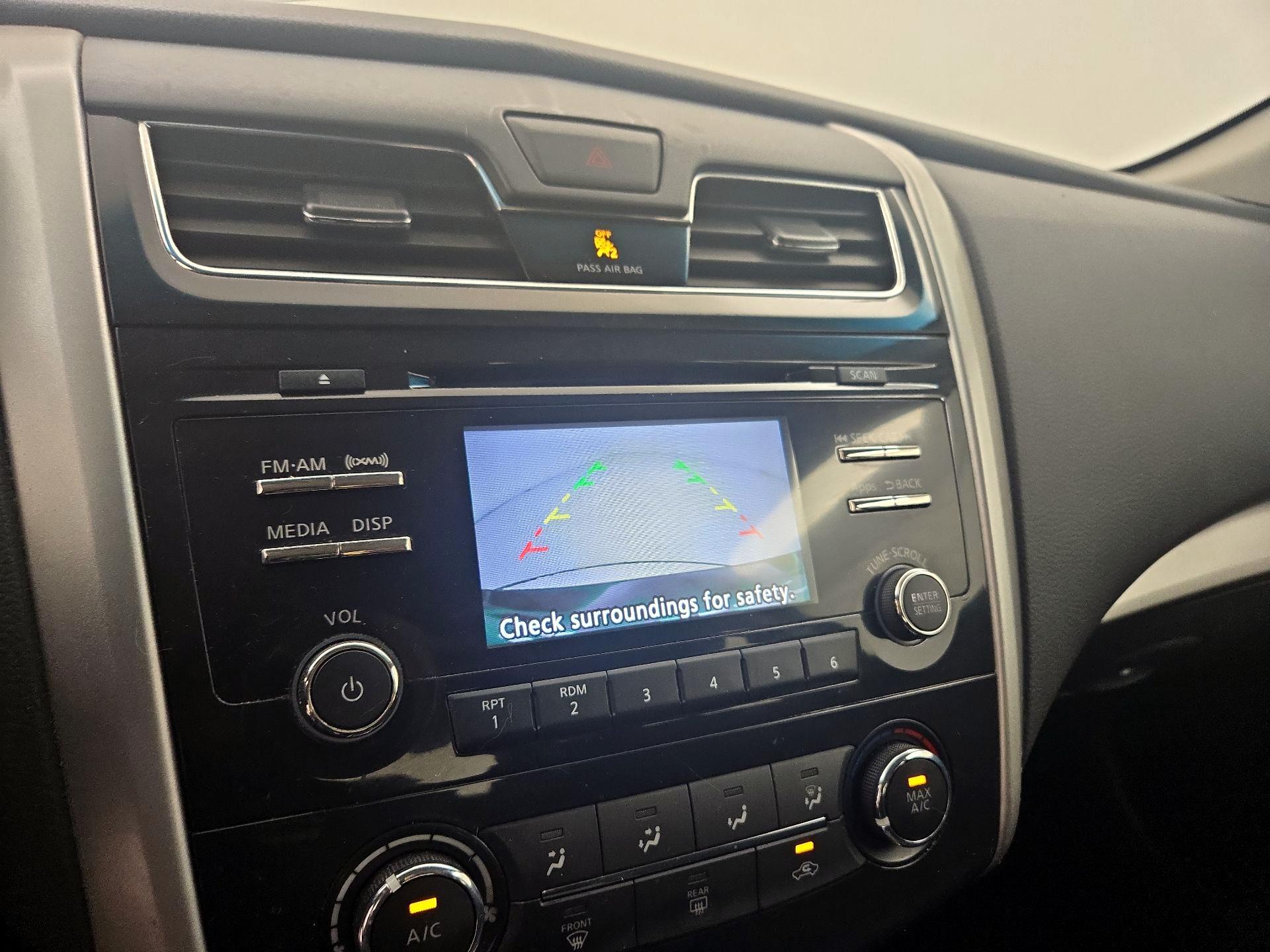 Thumbnail: 2015 Nissan Altima - 14