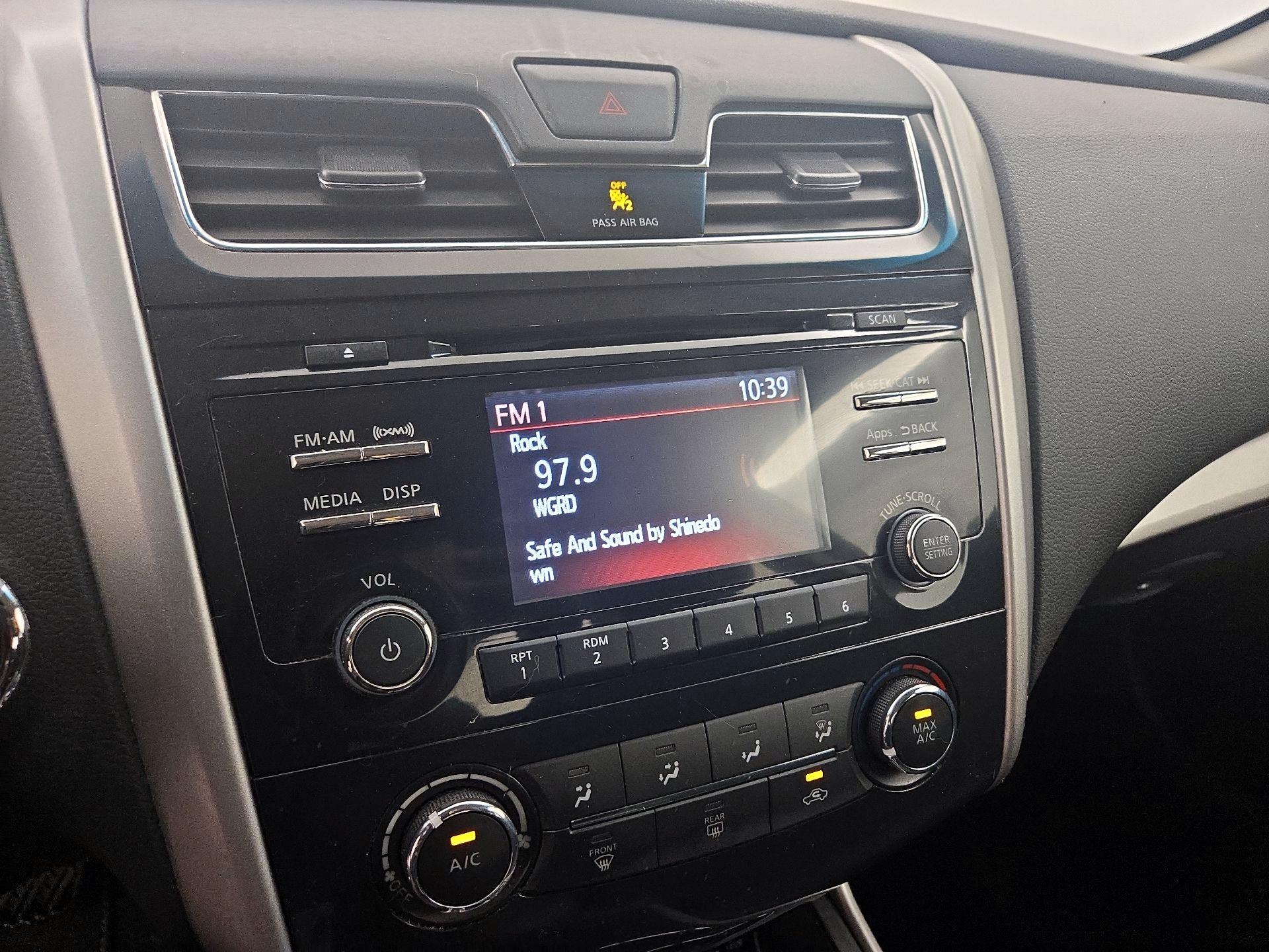 Thumbnail: 2015 Nissan Altima - 15