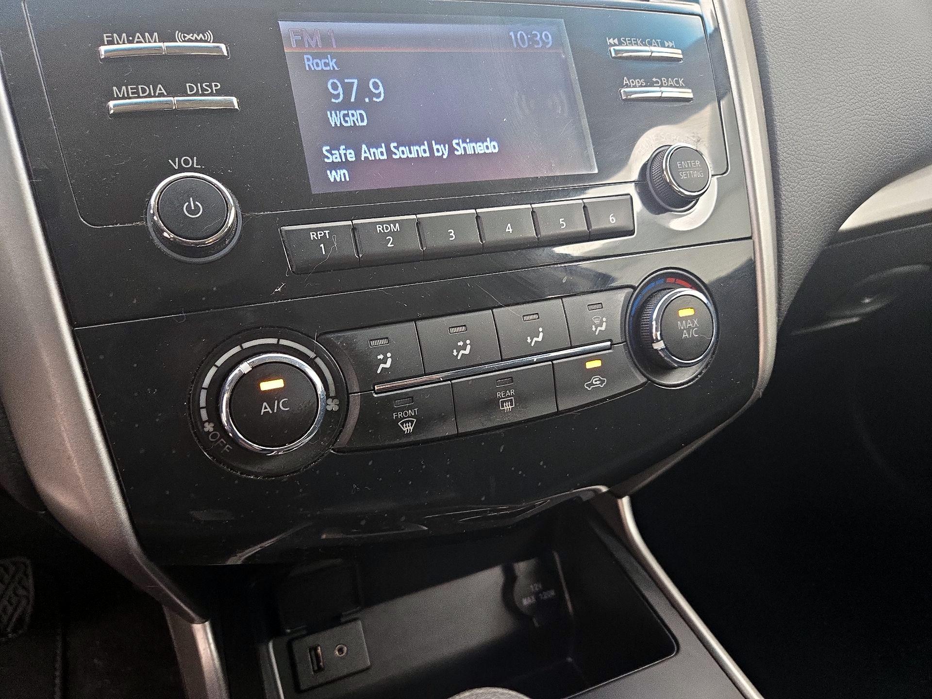 Thumbnail: 2015 Nissan Altima - 16