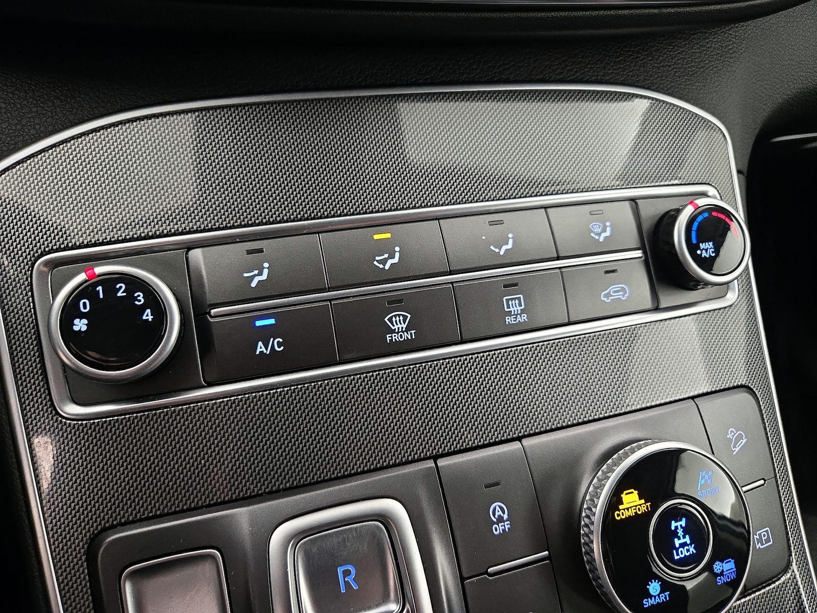 2023 Hyundai Santa Fe SE - Photo 17