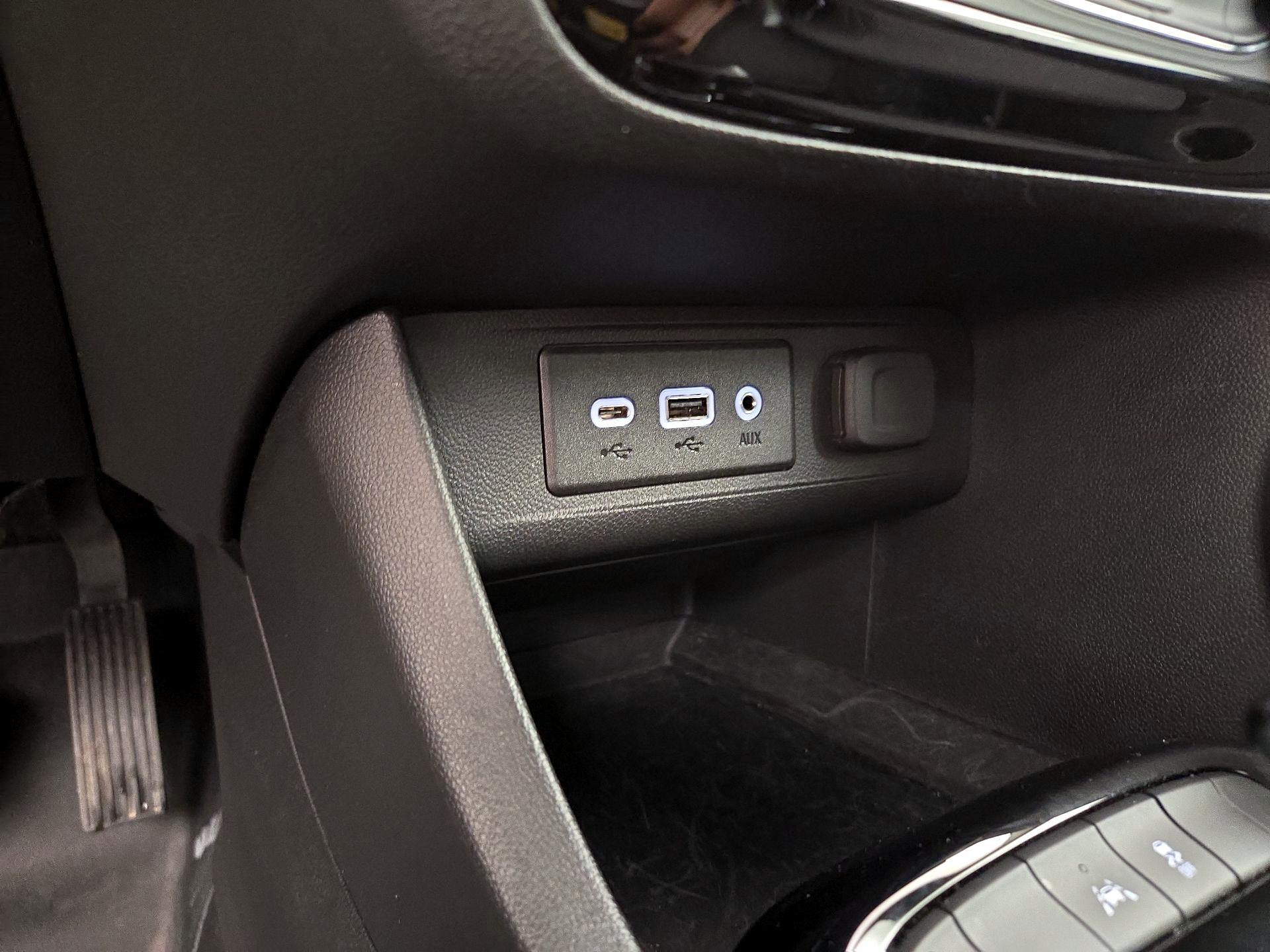 Thumbnail: 2022 Buick Encore GX - 18