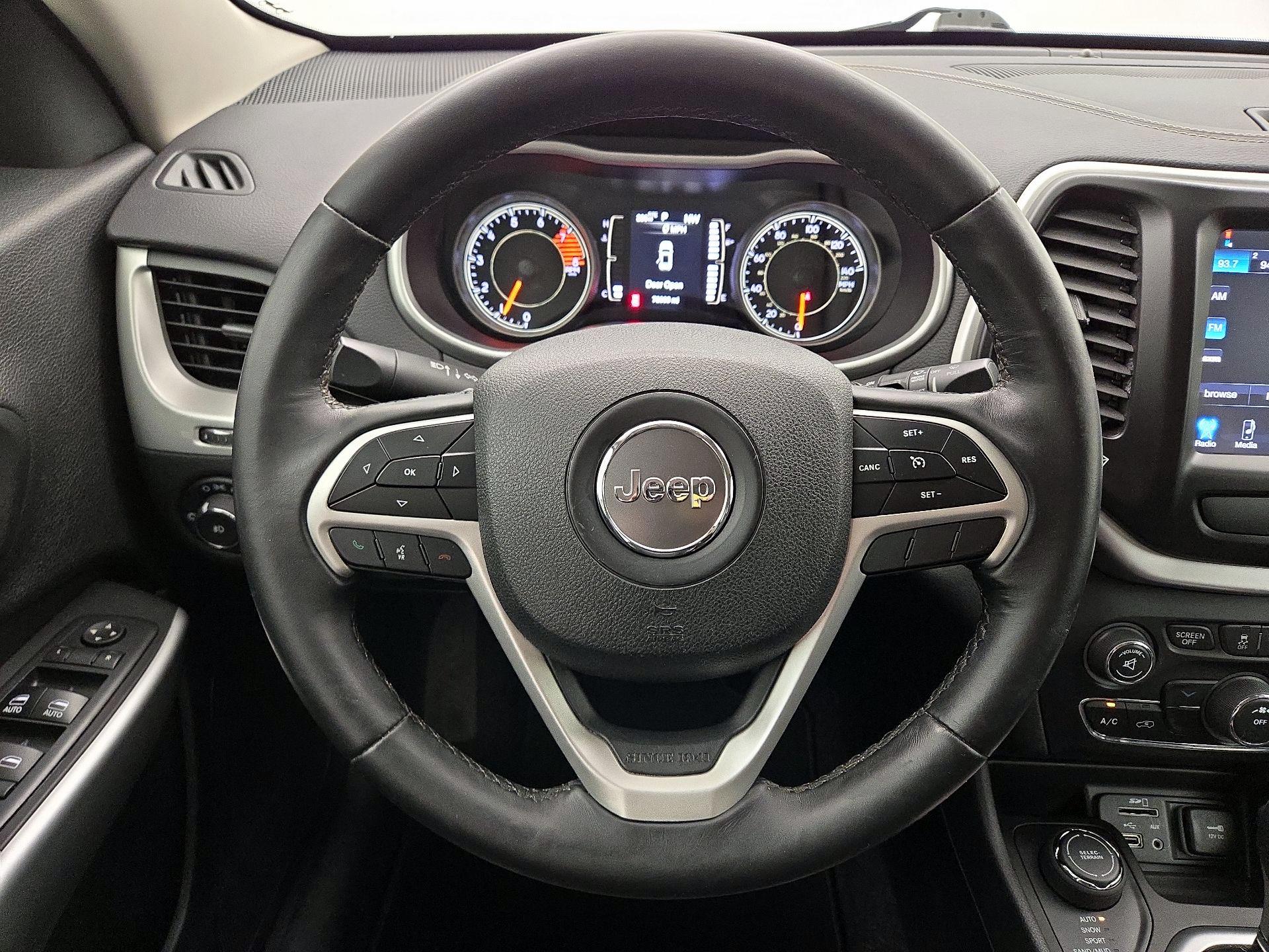 Thumbnail: 2018 Jeep Cherokee - 10