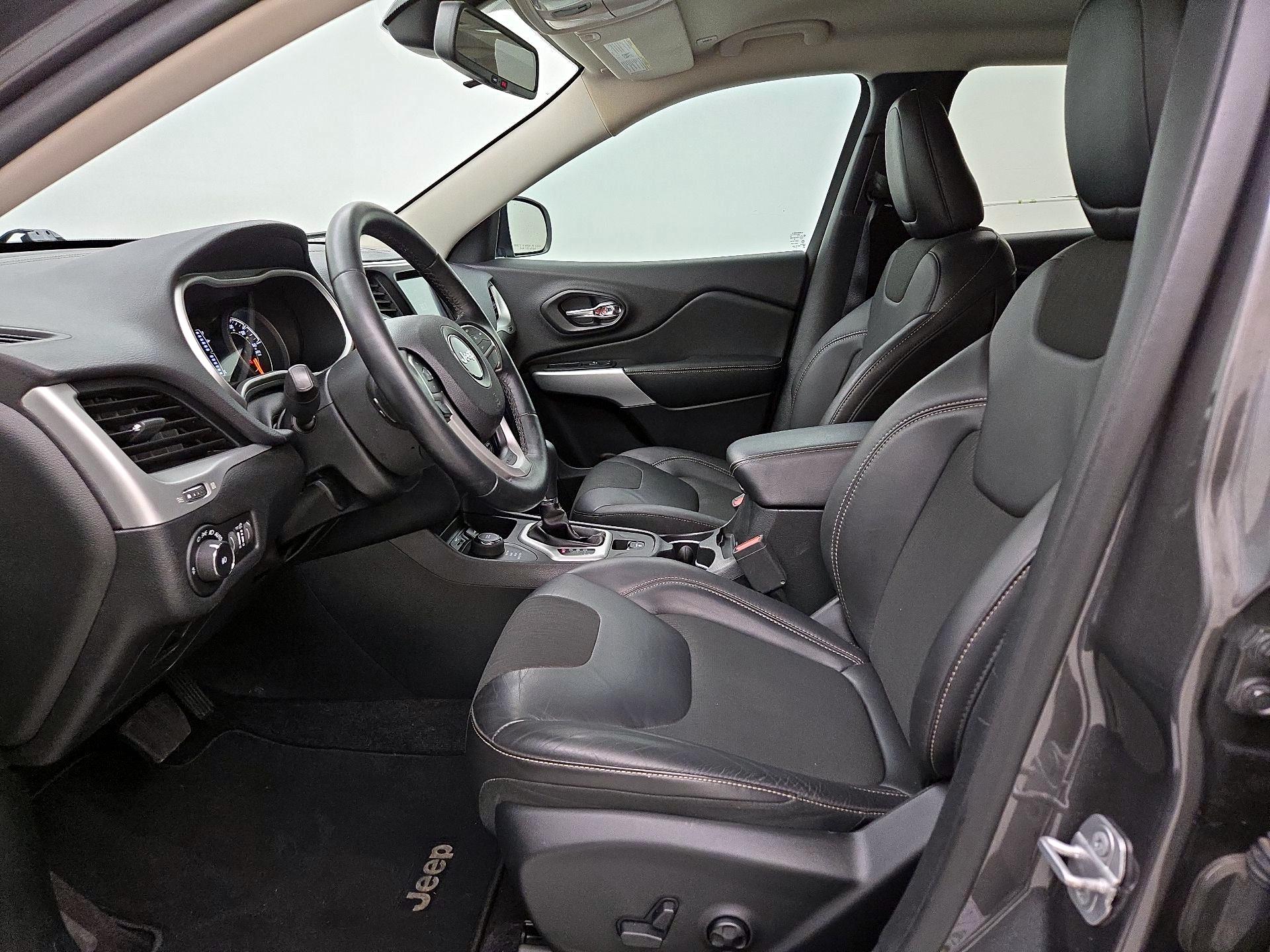 Thumbnail: 2018 Jeep Cherokee - 11