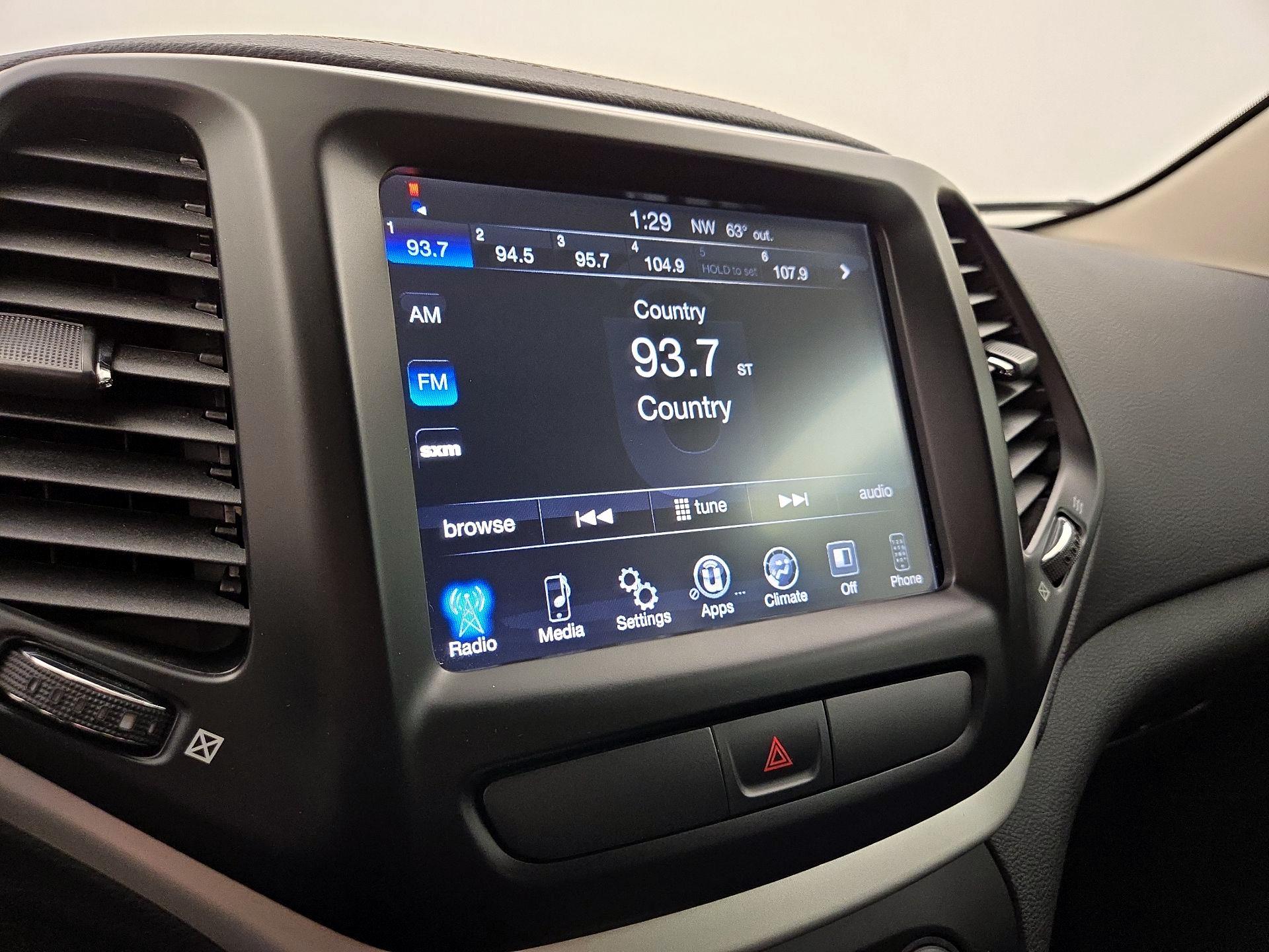 Thumbnail: 2018 Jeep Cherokee - 15