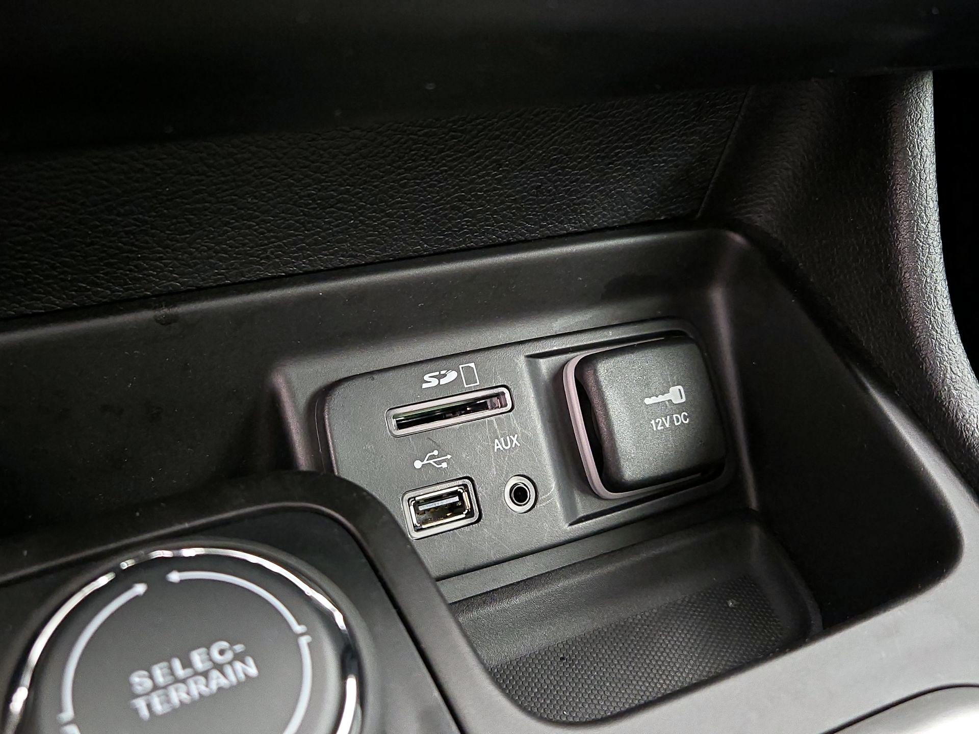 Thumbnail: 2018 Jeep Cherokee - 18