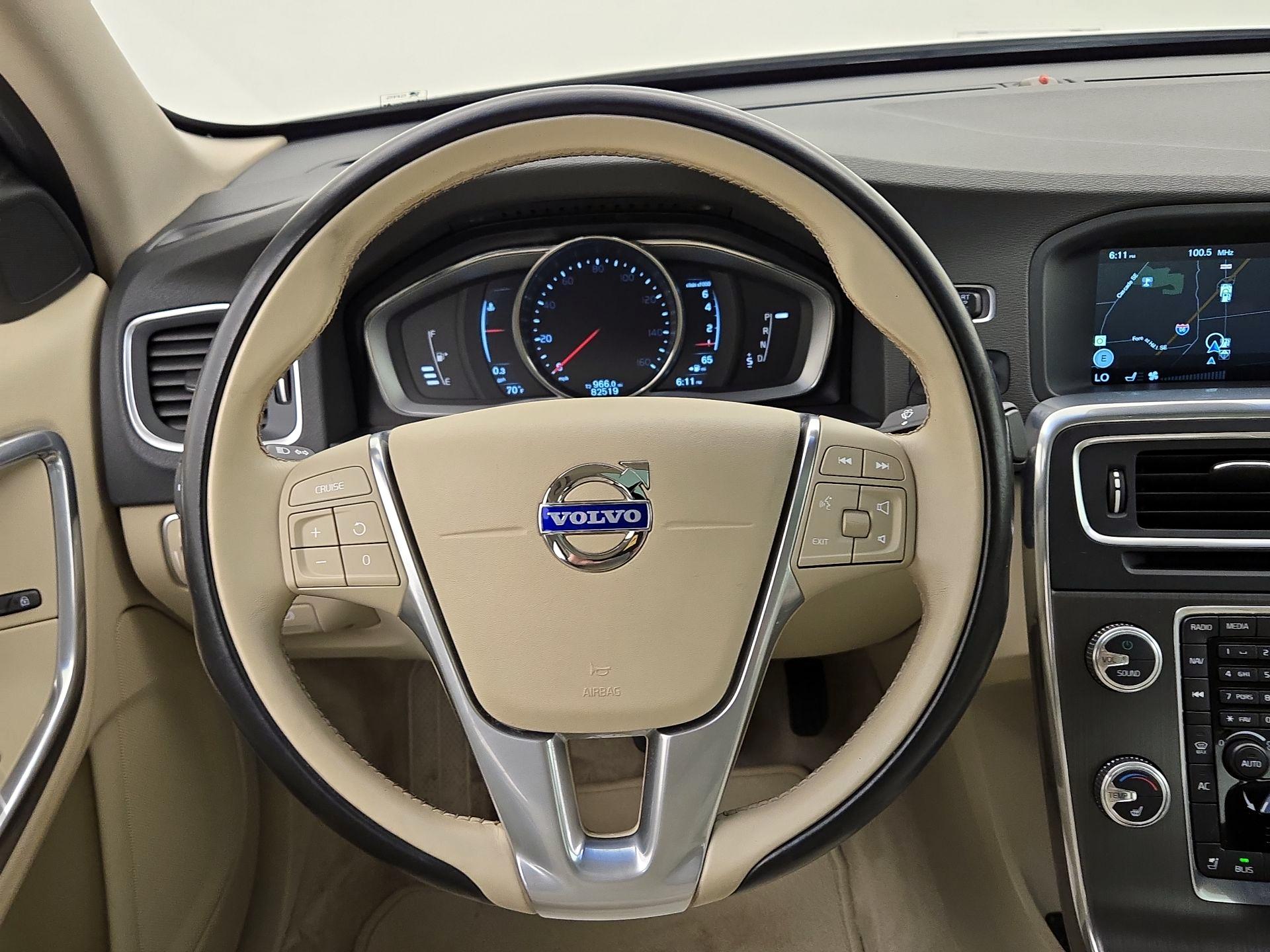 Thumbnail: 2015 Volvo S60 - 10