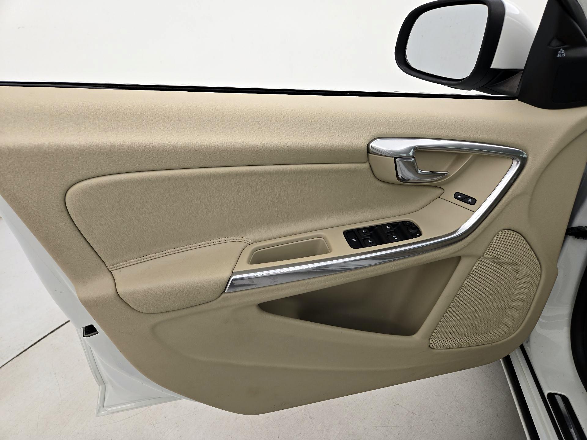 Thumbnail: 2015 Volvo S60 - 12