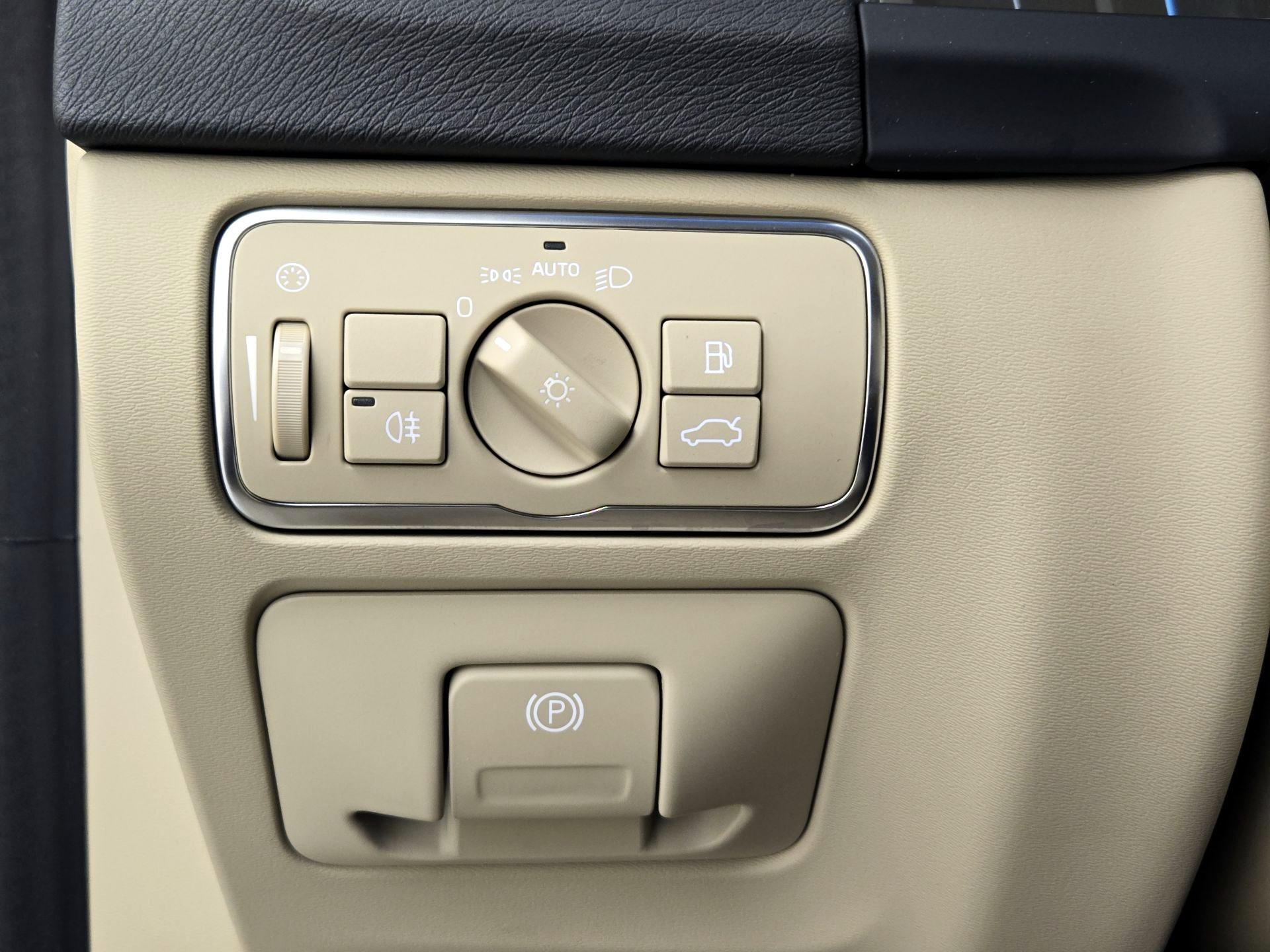 Thumbnail: 2015 Volvo S60 - 13