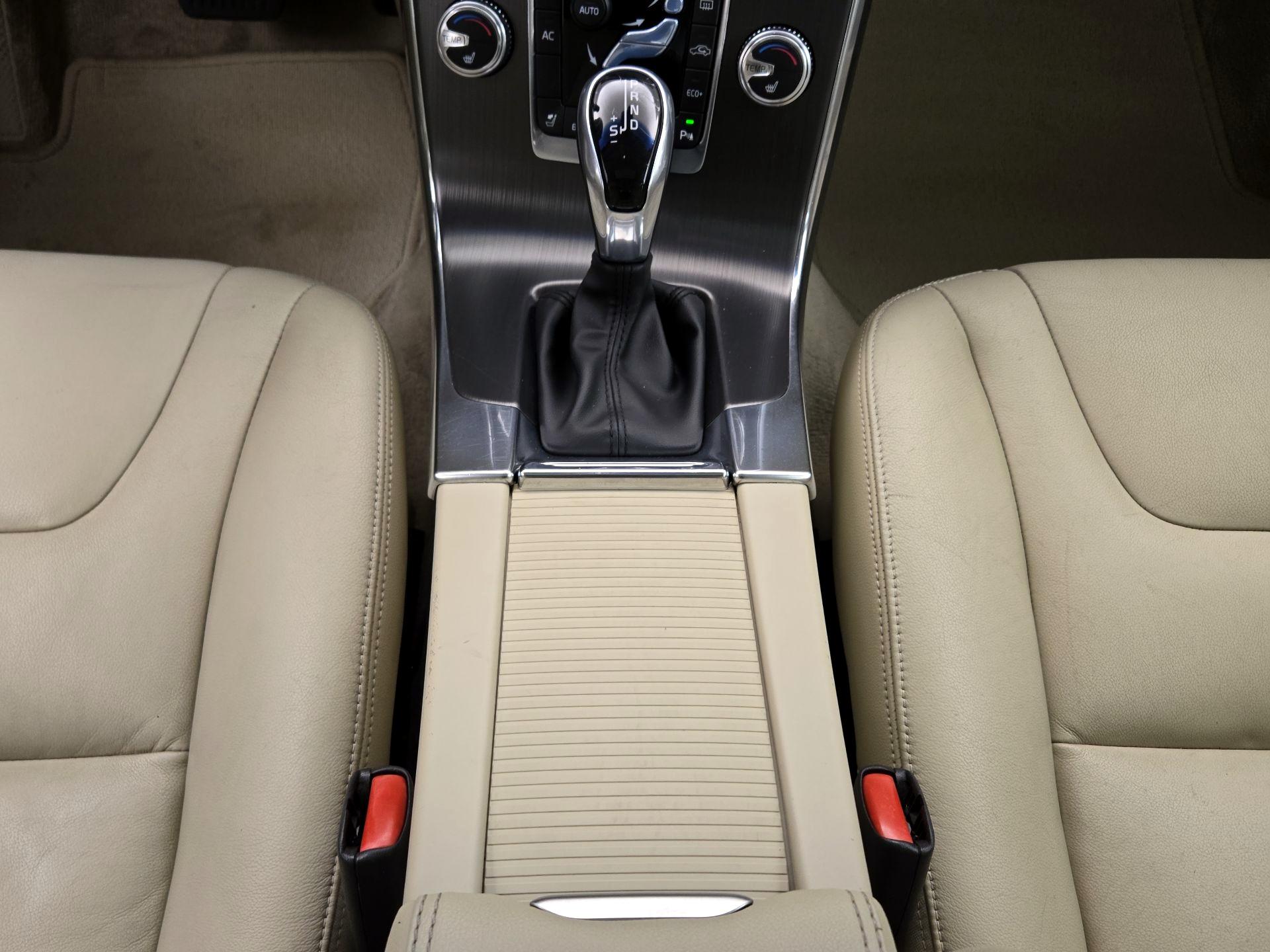 Thumbnail: 2015 Volvo S60 - 17