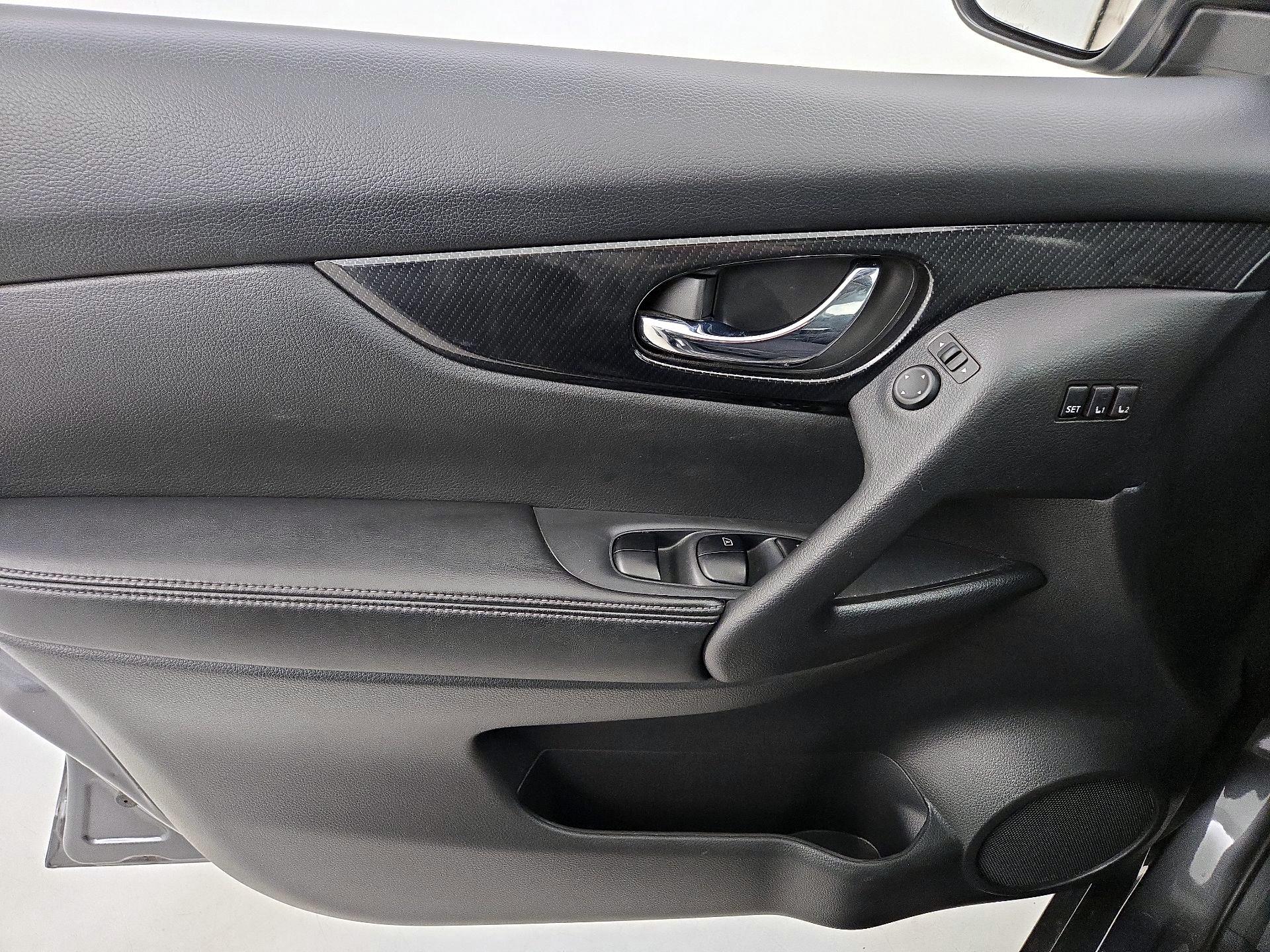 Thumbnail: 2018 Nissan Rogue - 12