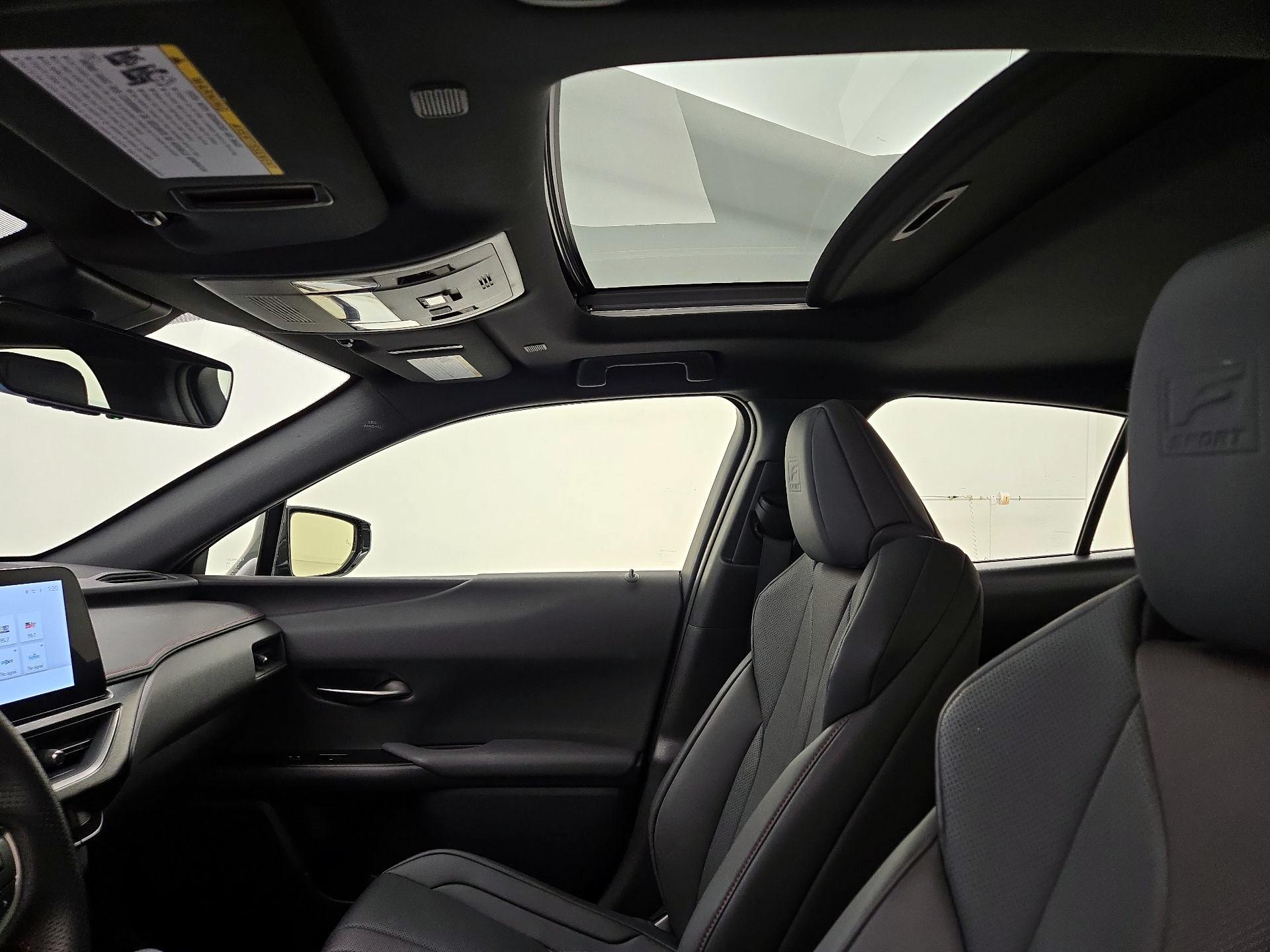 Thumbnail: 2023 Lexus UX - 19