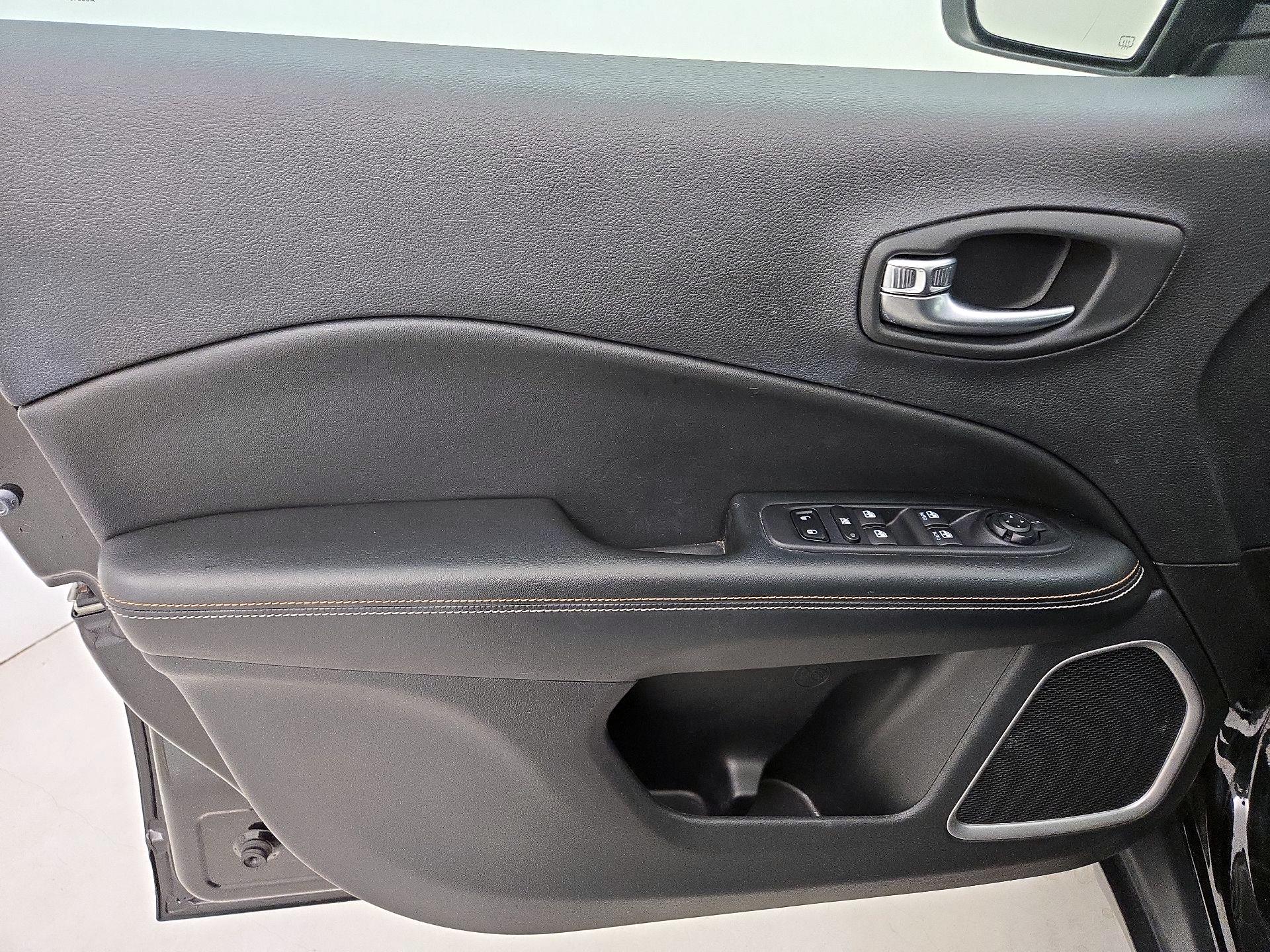 Thumbnail: 2020 Jeep Compass - 12