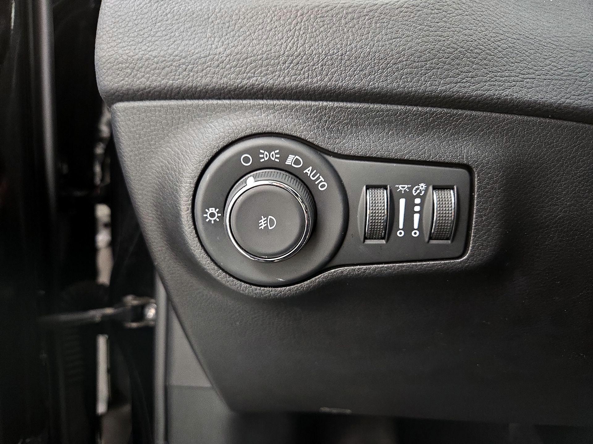 Thumbnail: 2020 Jeep Compass - 13