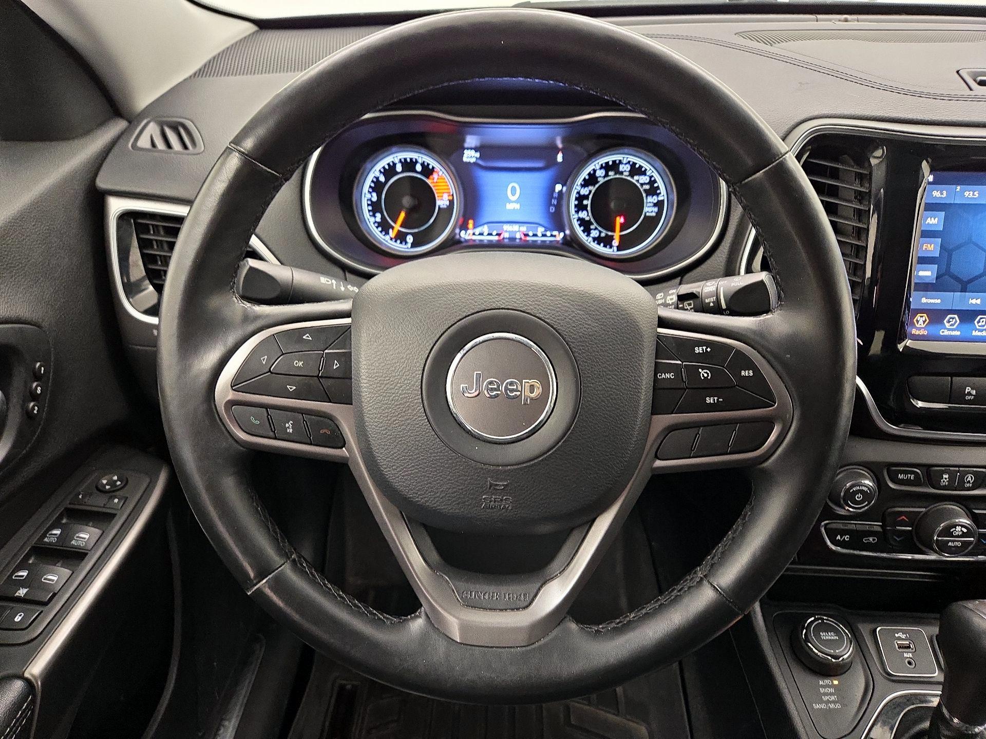 Thumbnail: 2019 Jeep Cherokee - 10