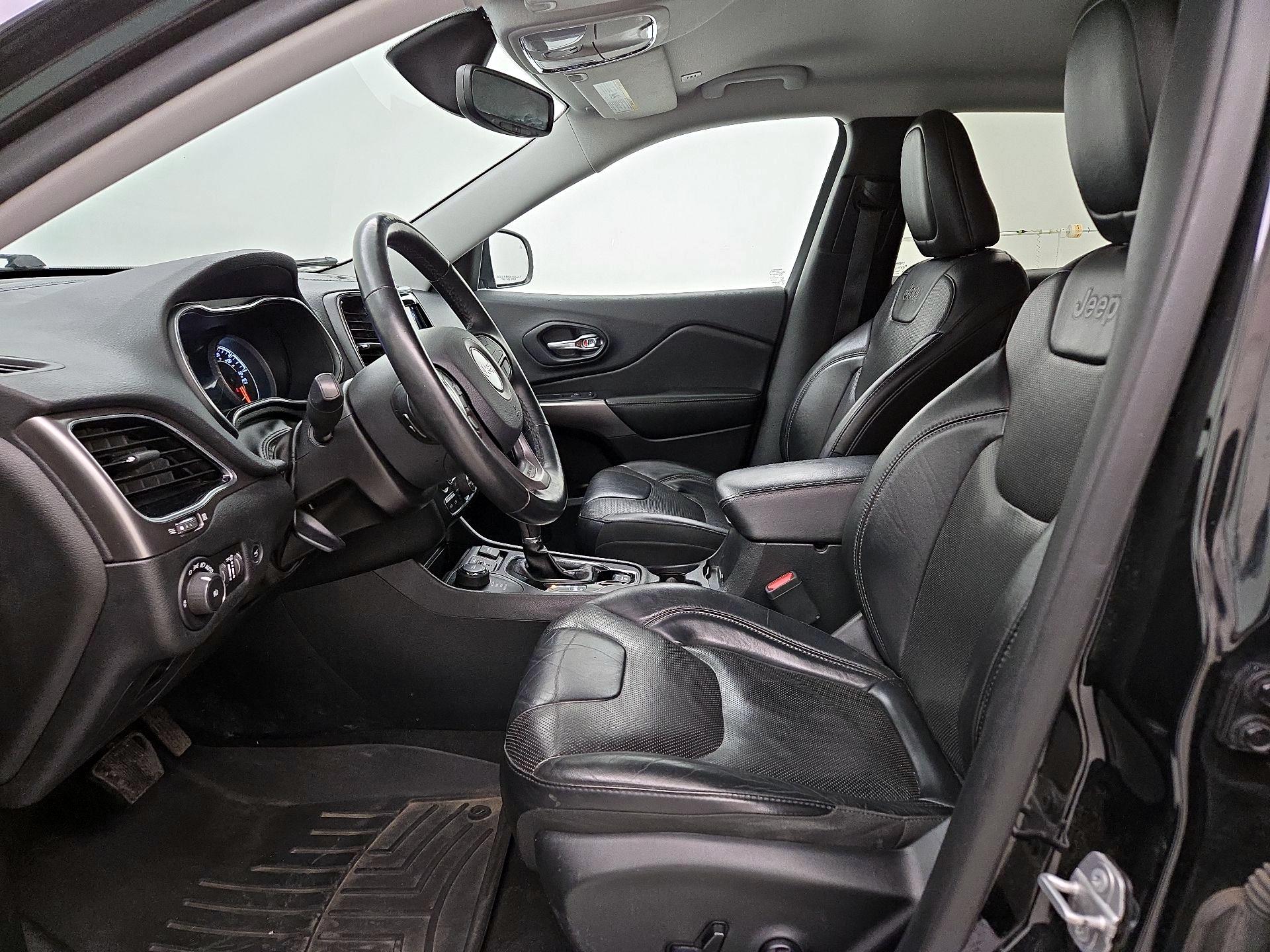 Thumbnail: 2019 Jeep Cherokee - 11