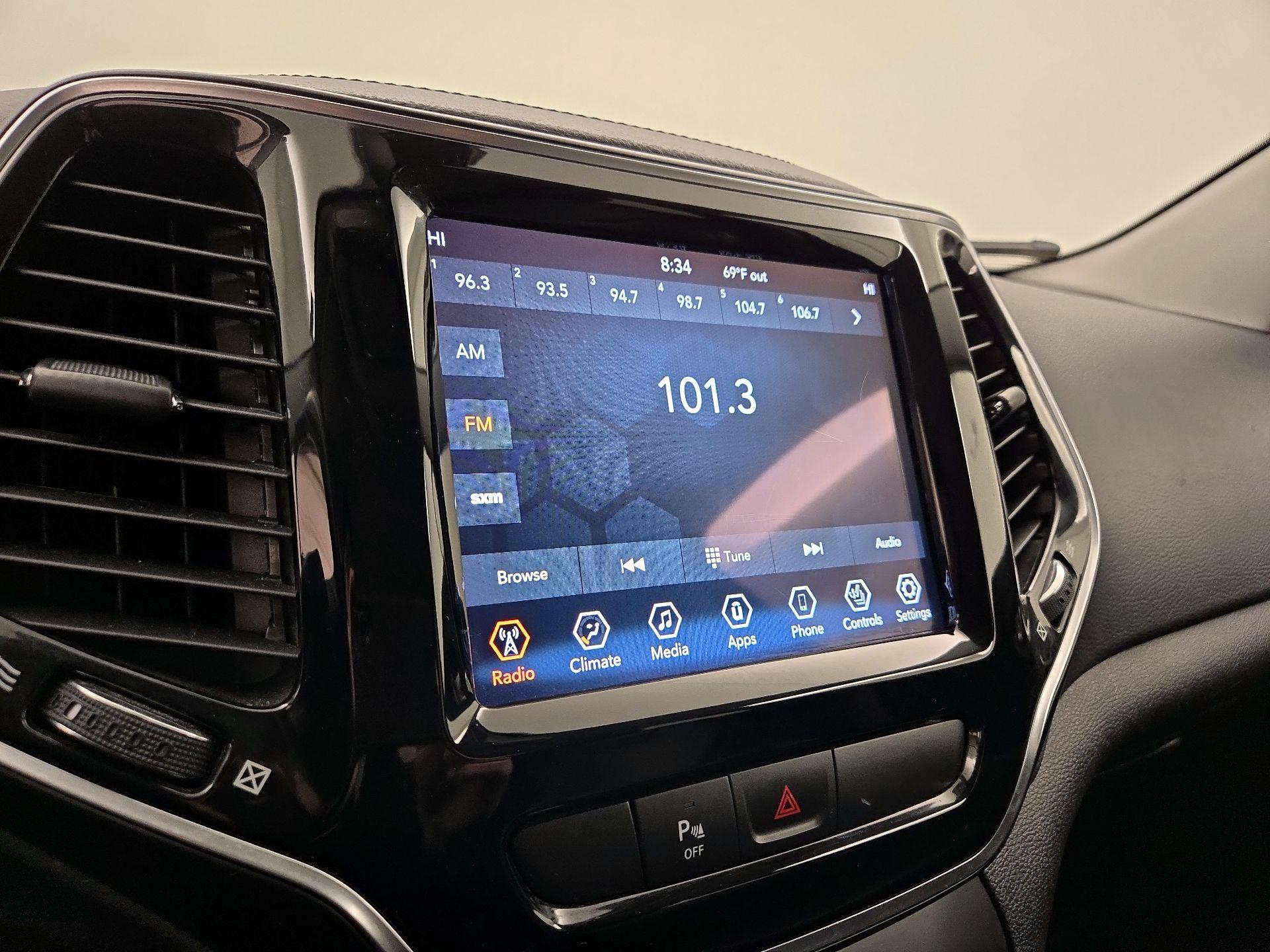 Thumbnail: 2019 Jeep Cherokee - 15